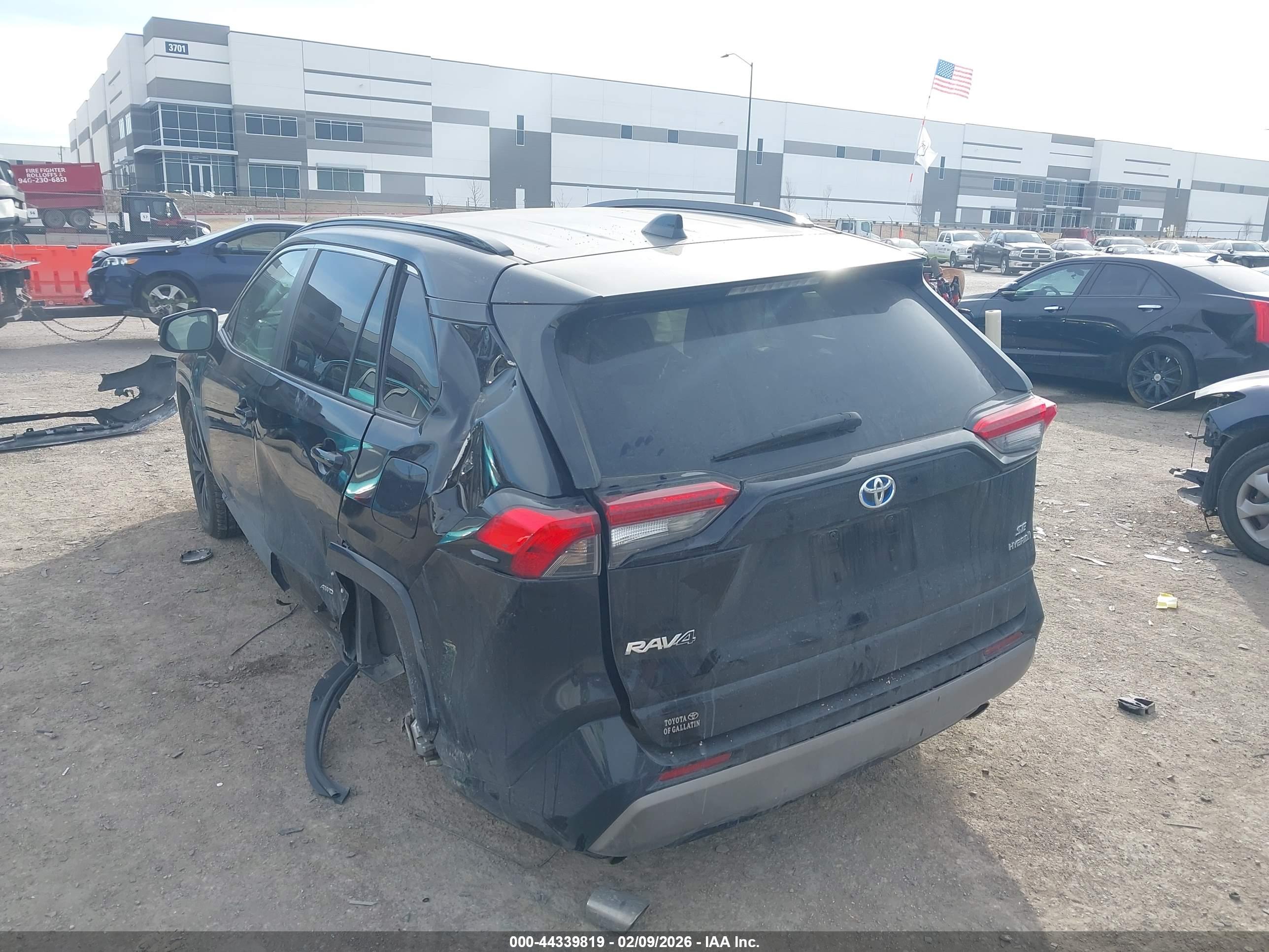 TOYOTA RAV4 image 3