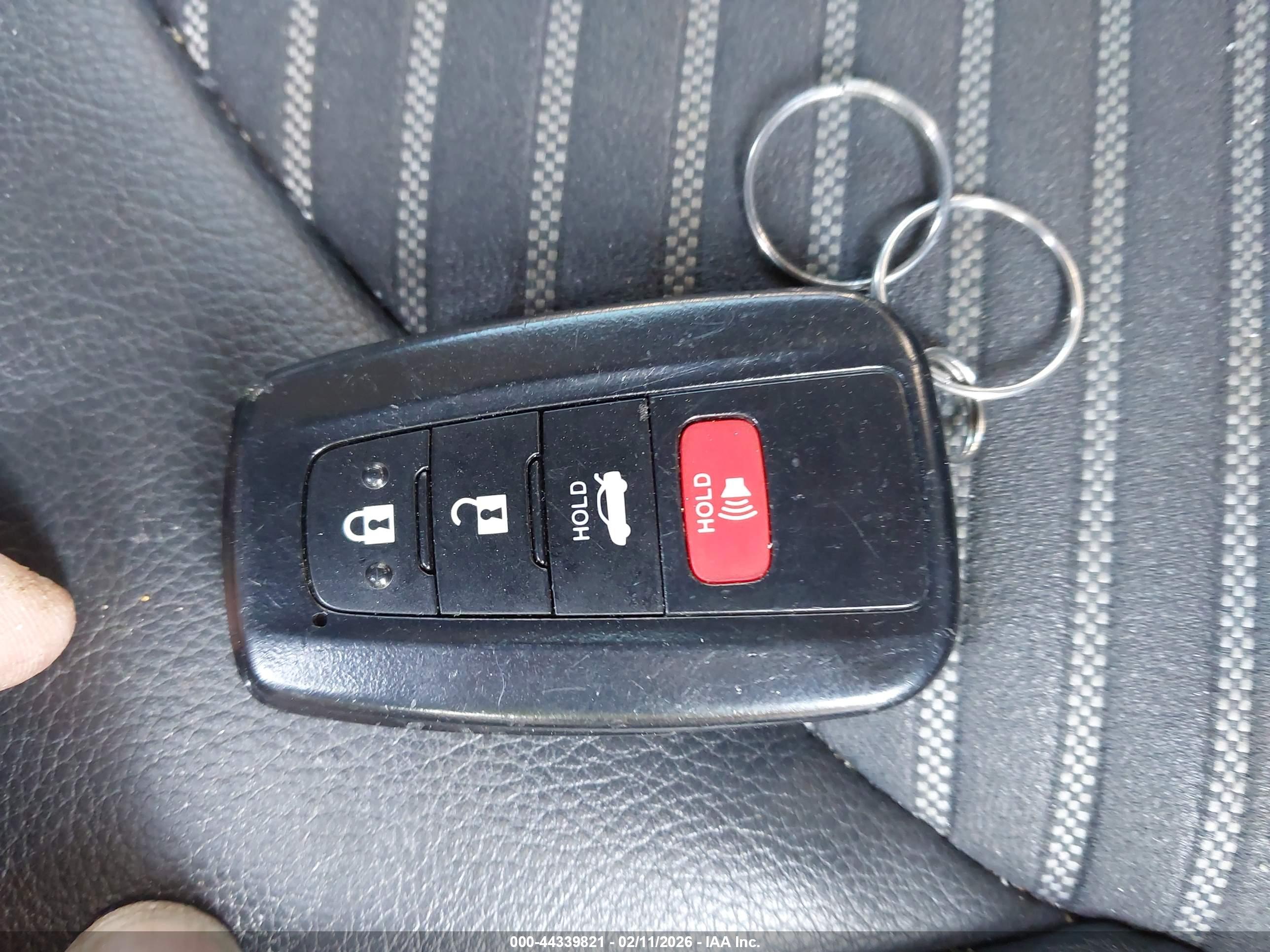 TOYOTA CAMRY image 11