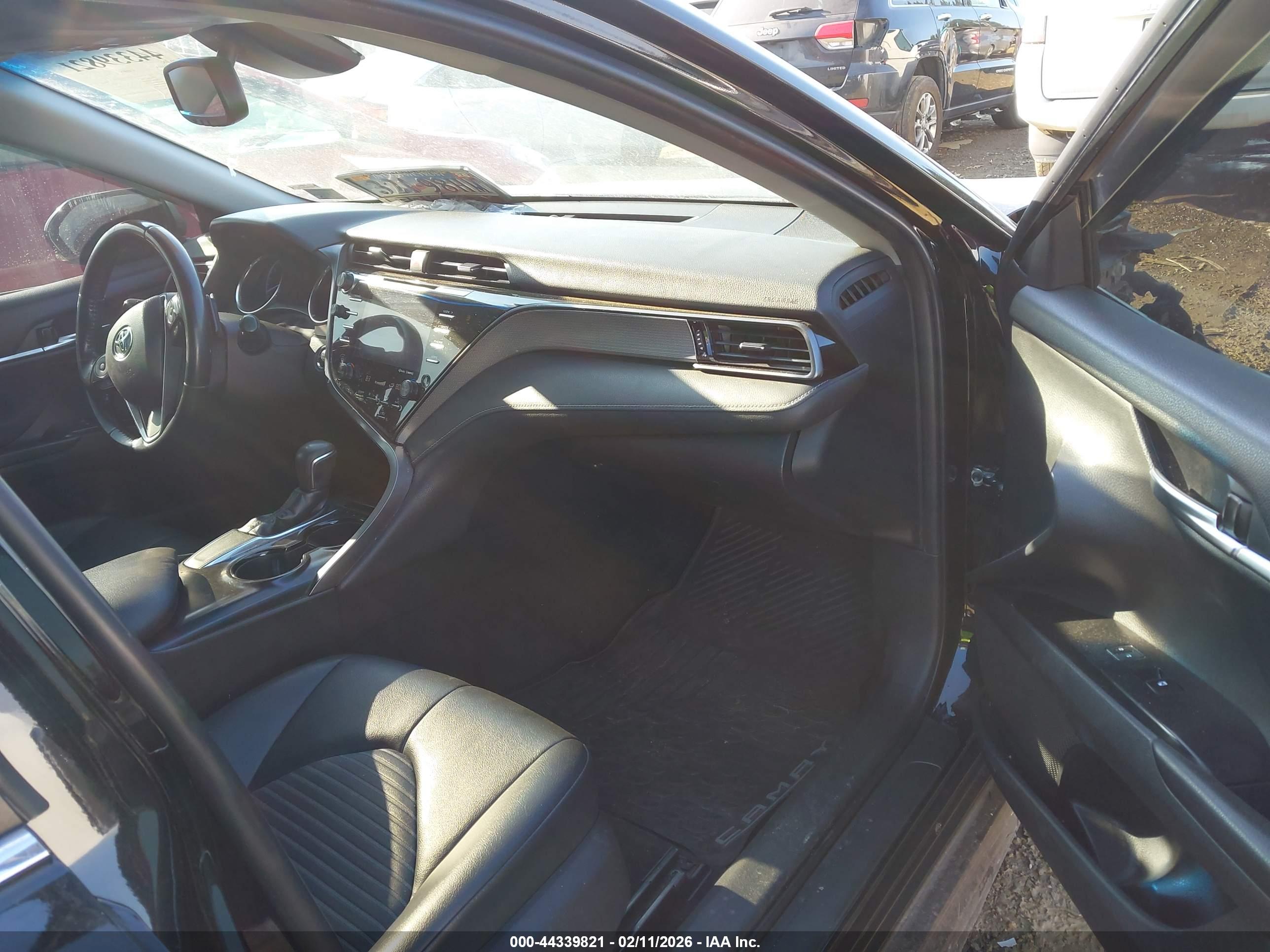 TOYOTA CAMRY image 5