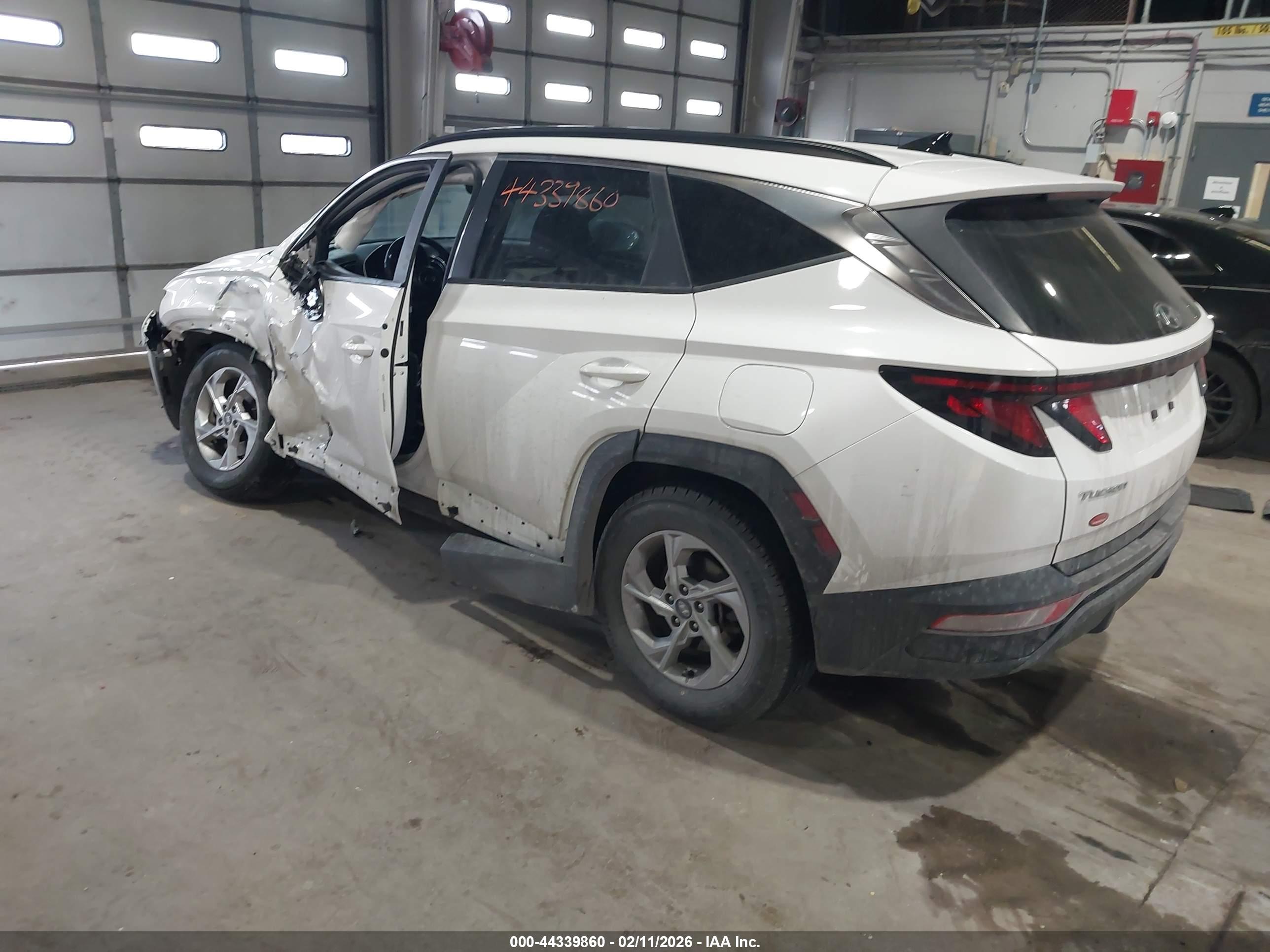 HYUNDAI TUCSON image 3
