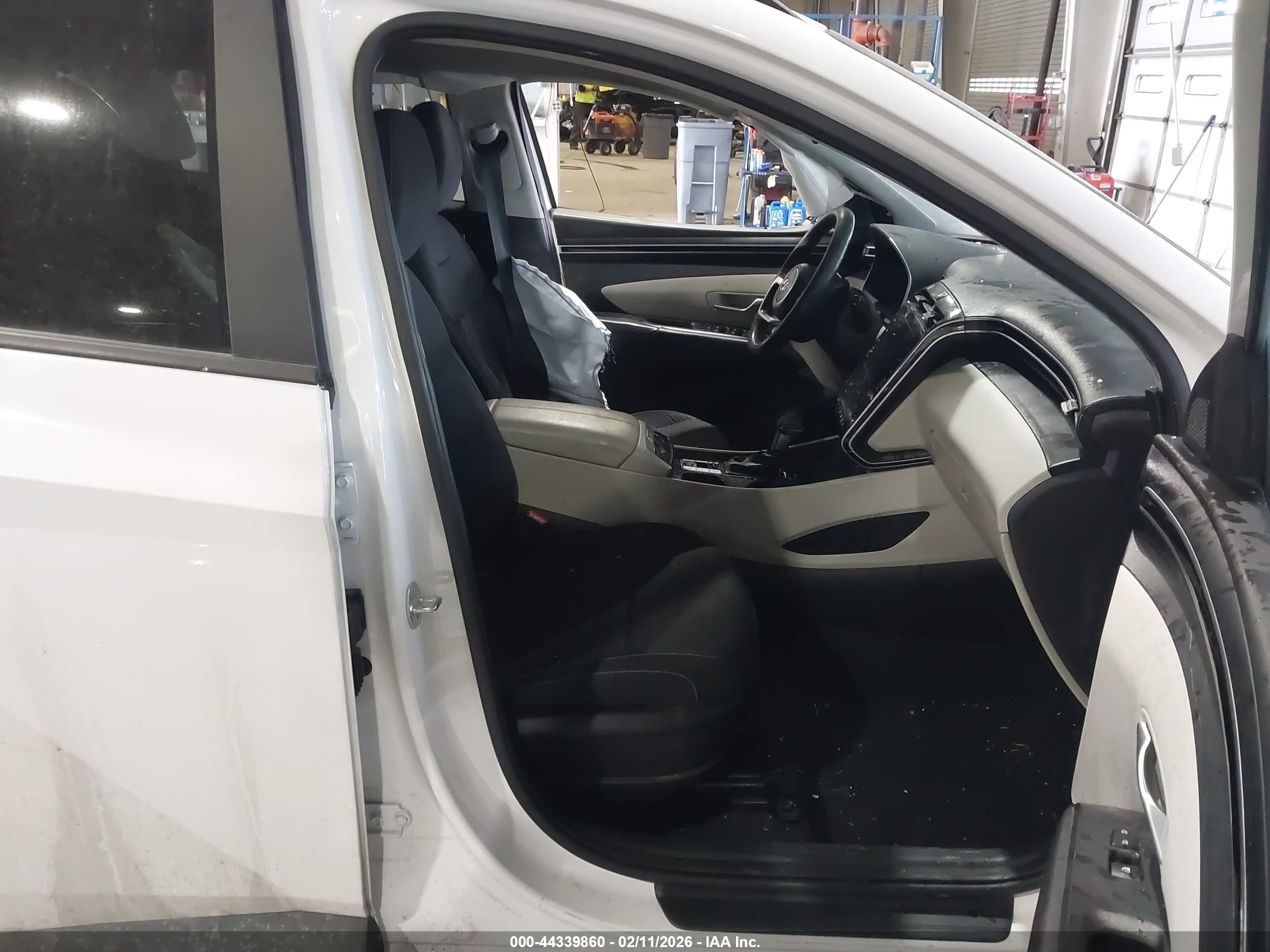 HYUNDAI TUCSON image 5