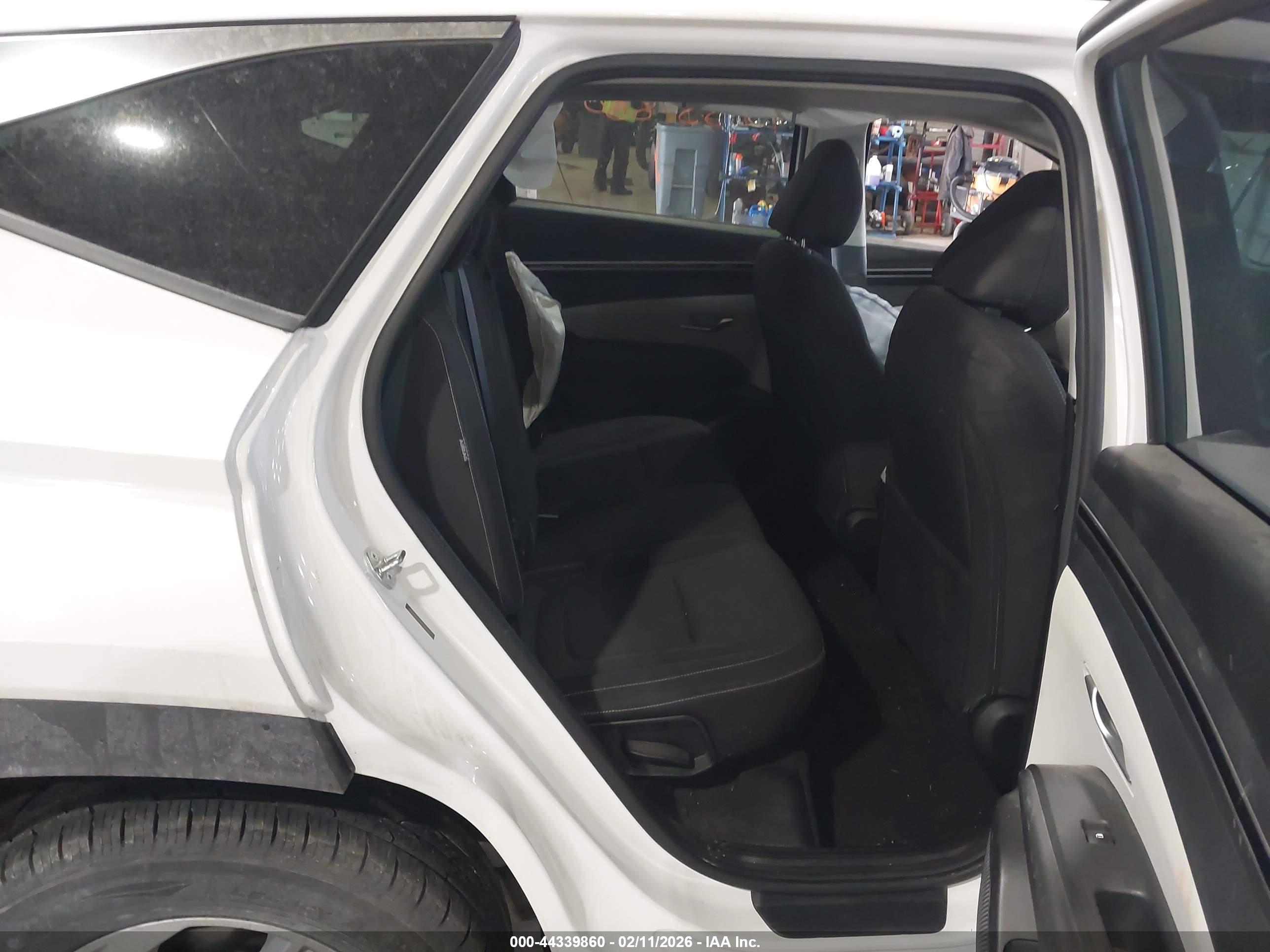 HYUNDAI TUCSON image 8