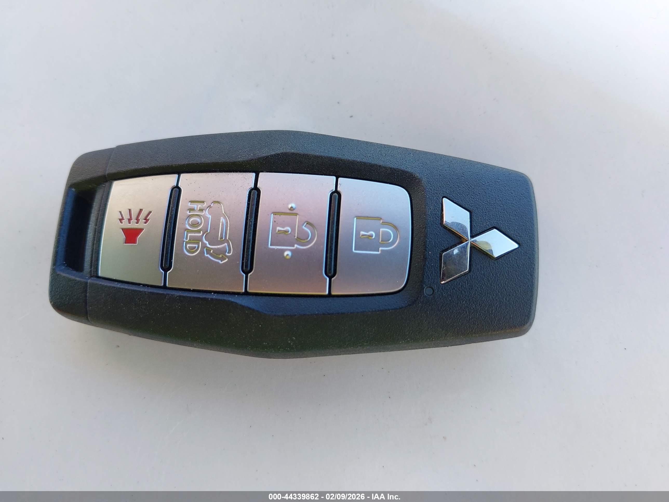 MITSUBISHI OUTLANDER image 11