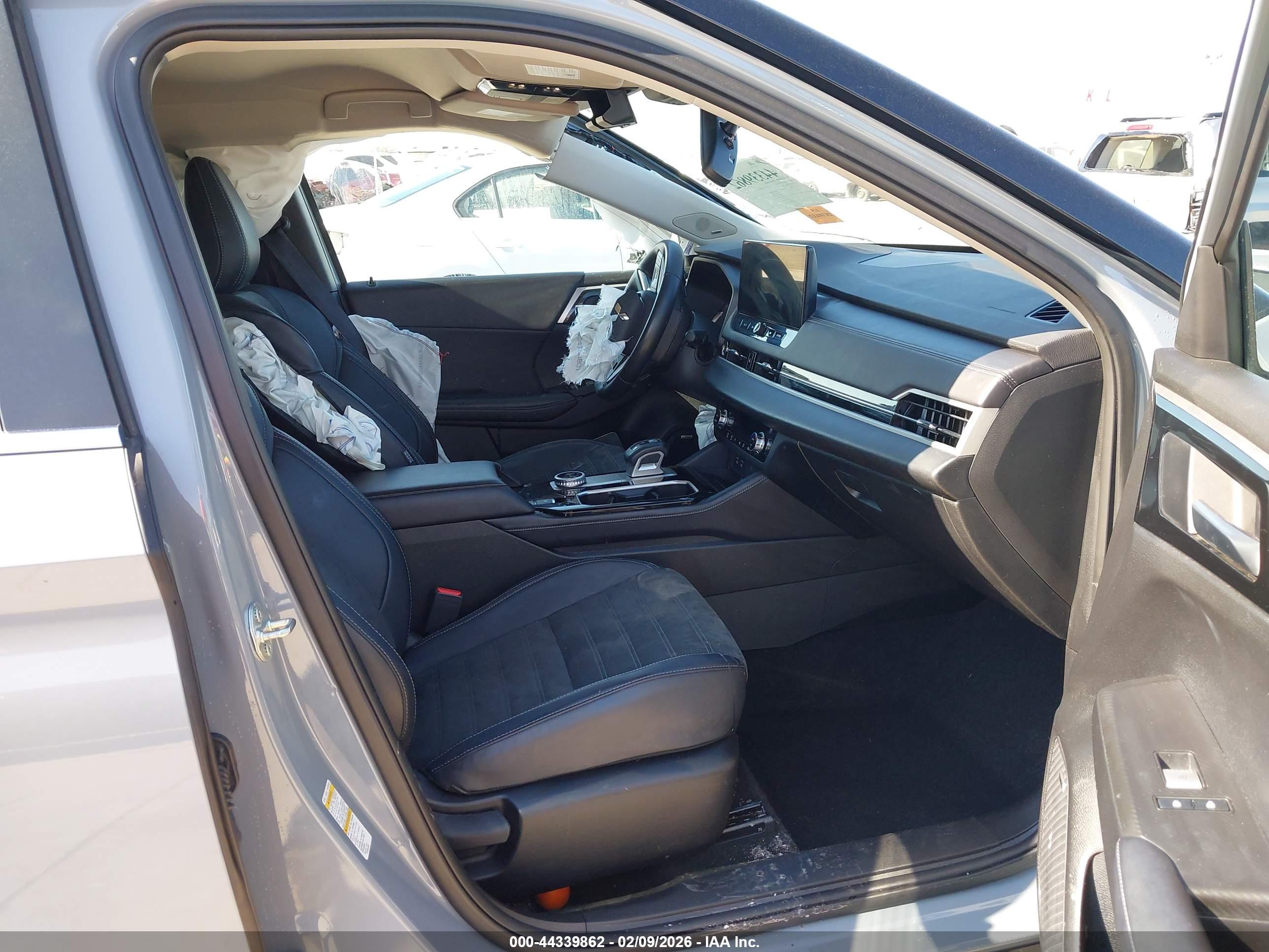 MITSUBISHI OUTLANDER image 5