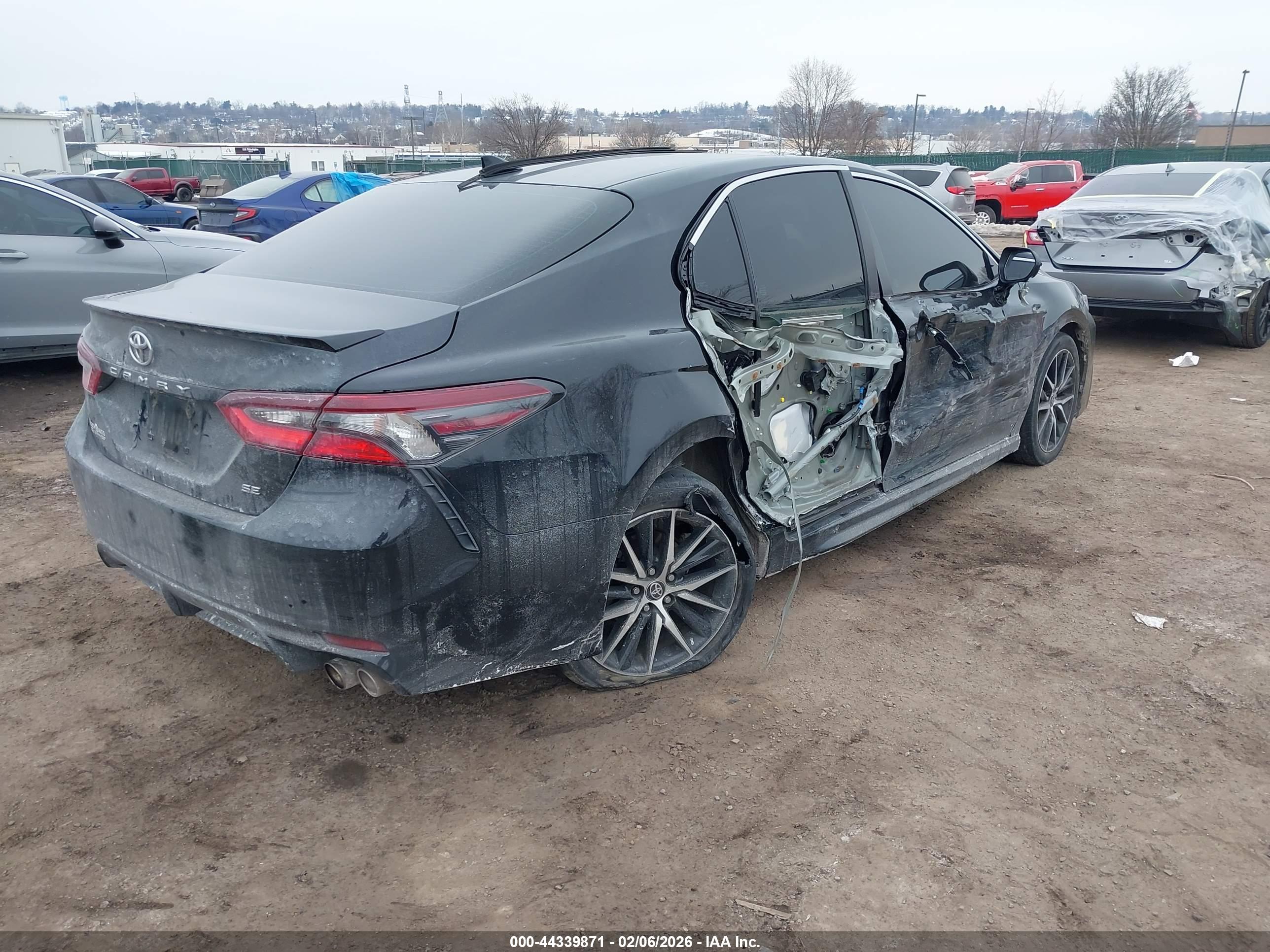 TOYOTA CAMRY image 4