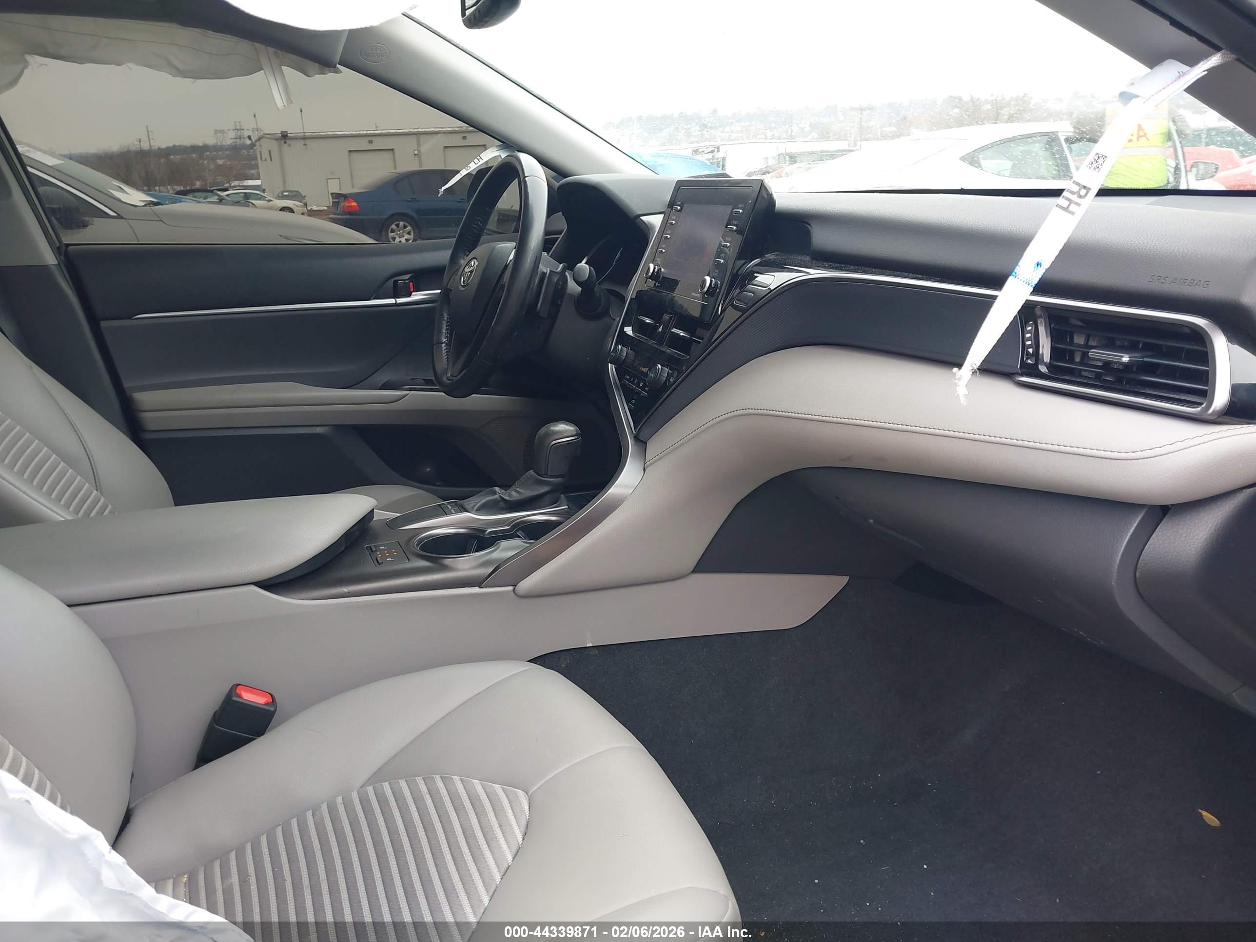 TOYOTA CAMRY image 5