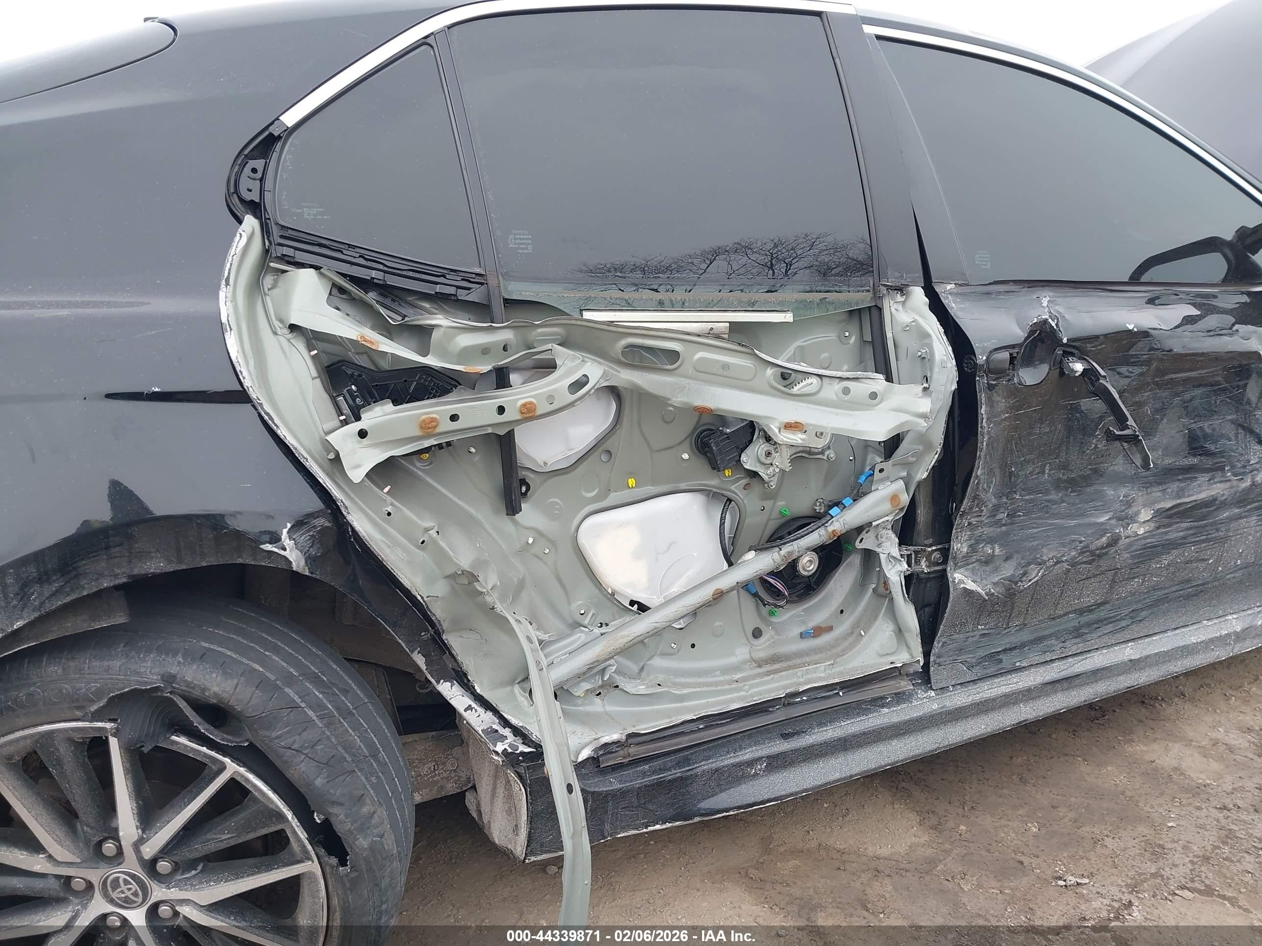 TOYOTA CAMRY image 6