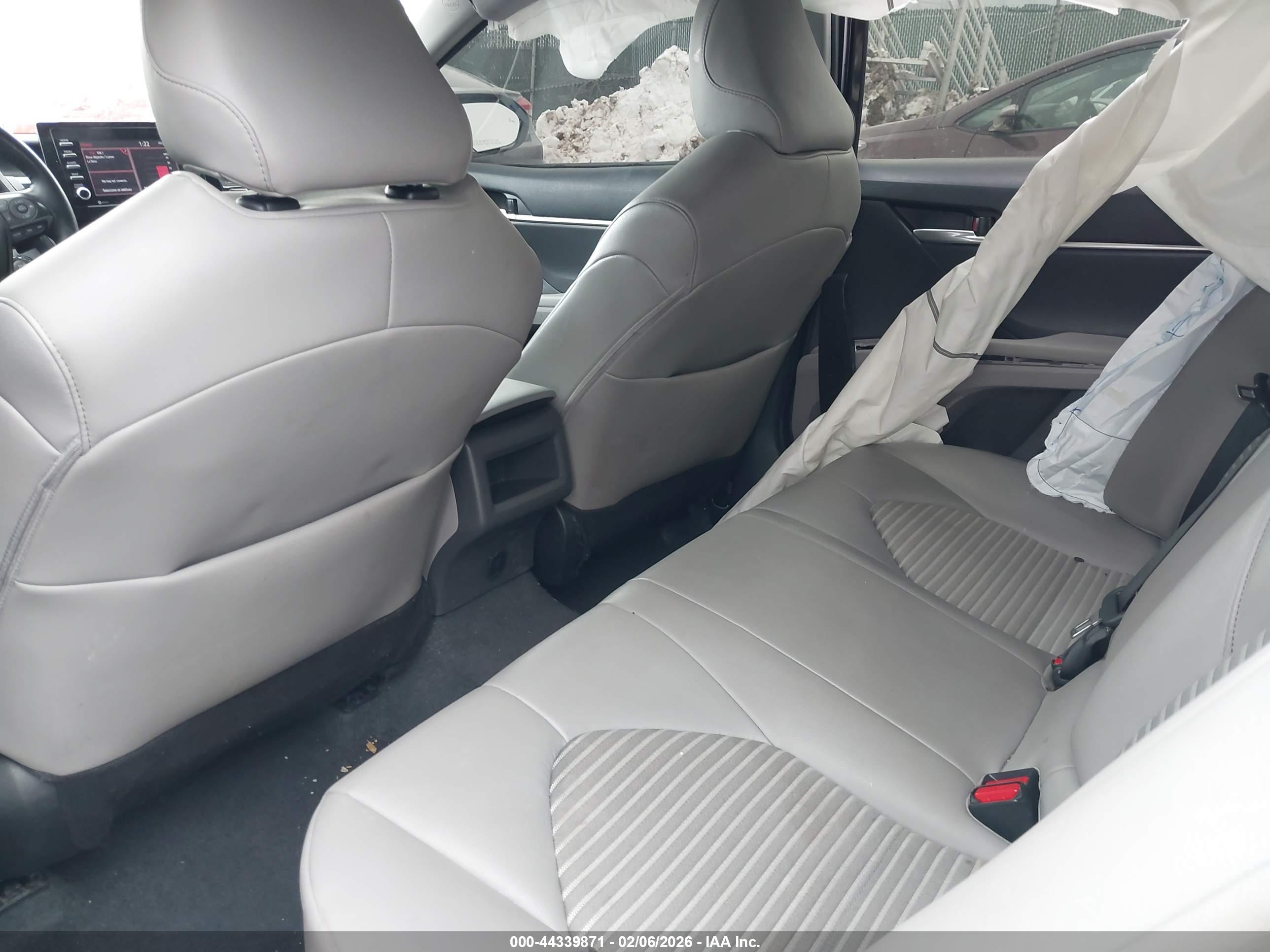 TOYOTA CAMRY image 8