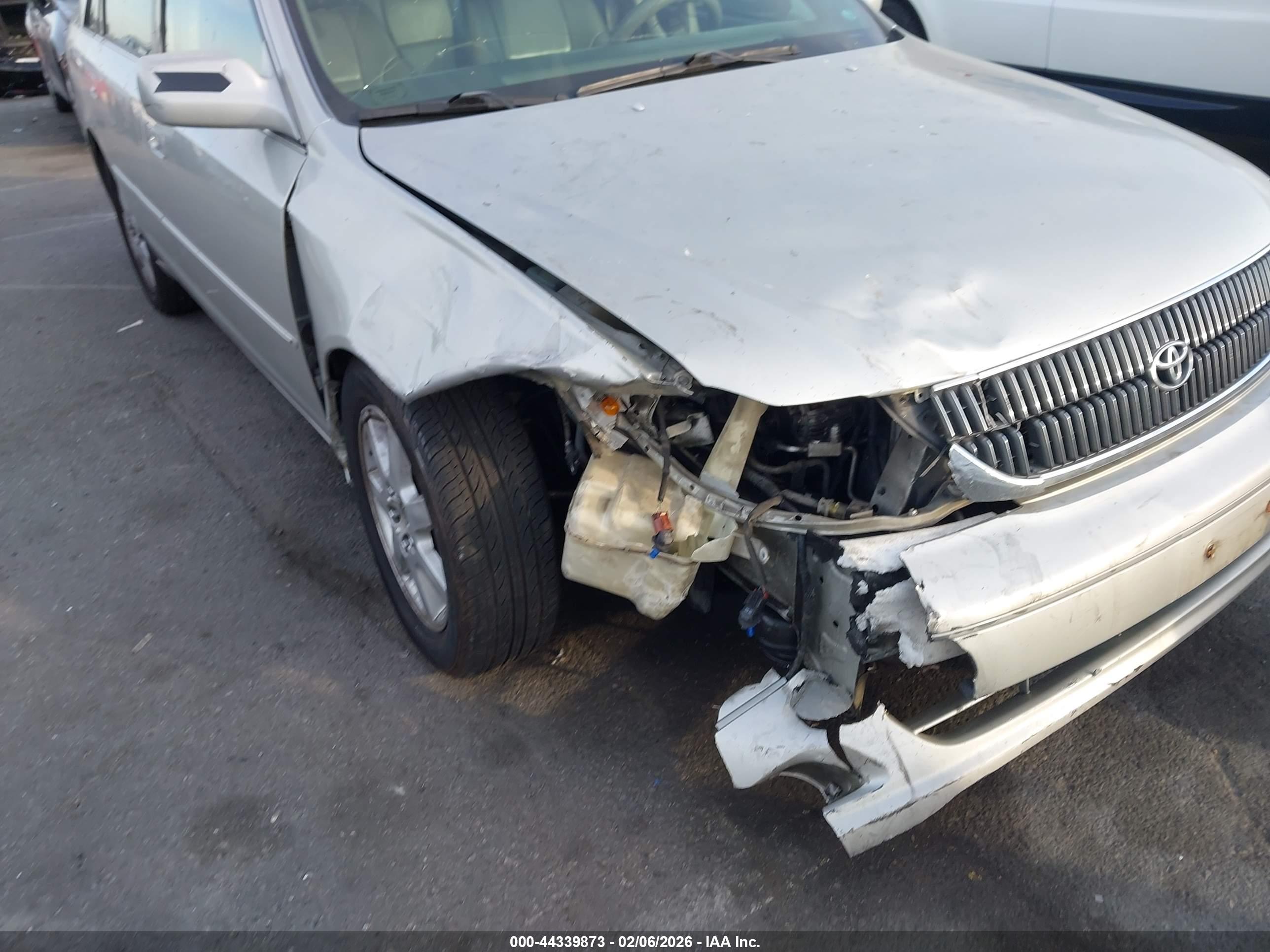 TOYOTA AVALON image 6