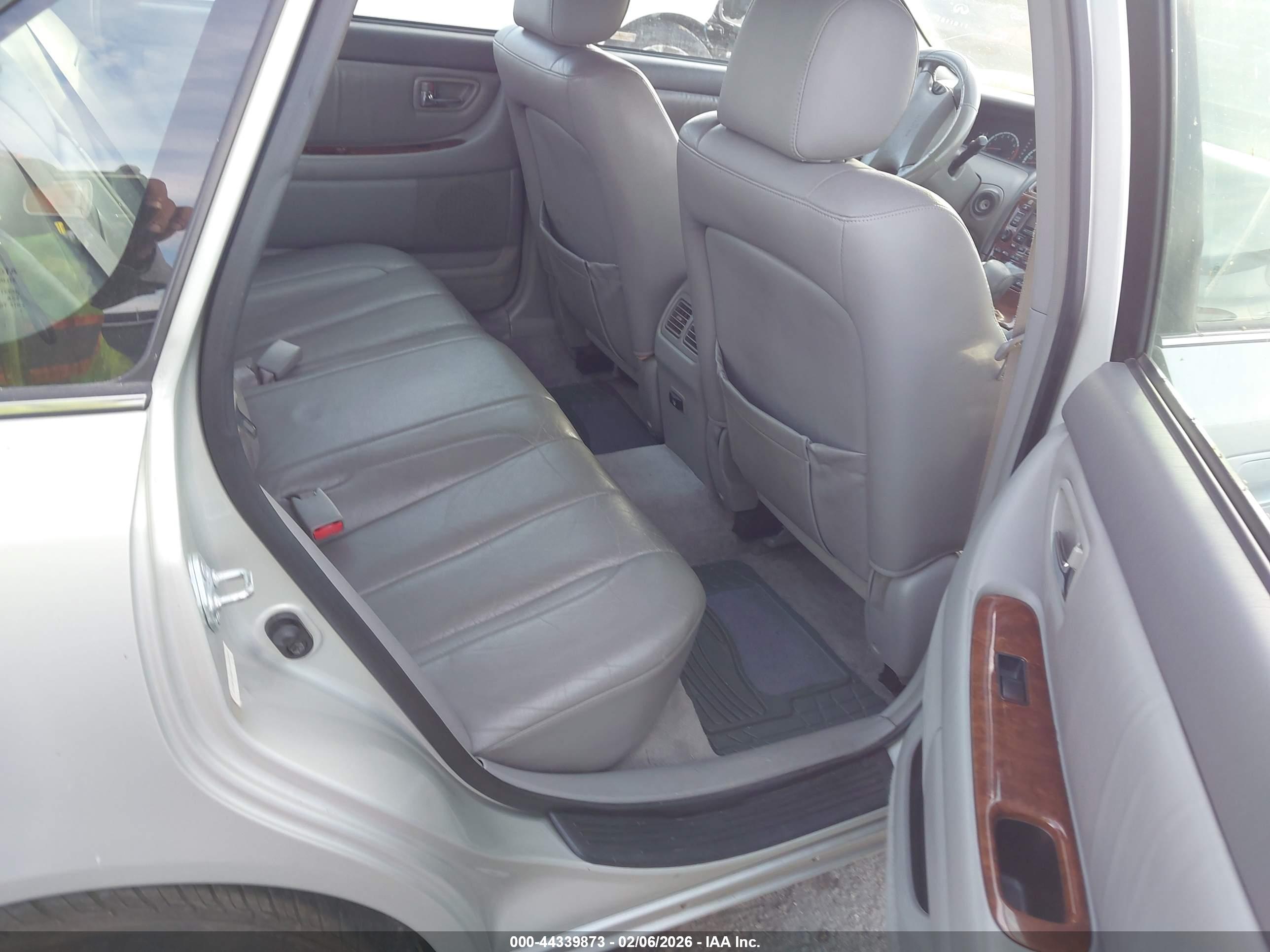 TOYOTA AVALON image 8