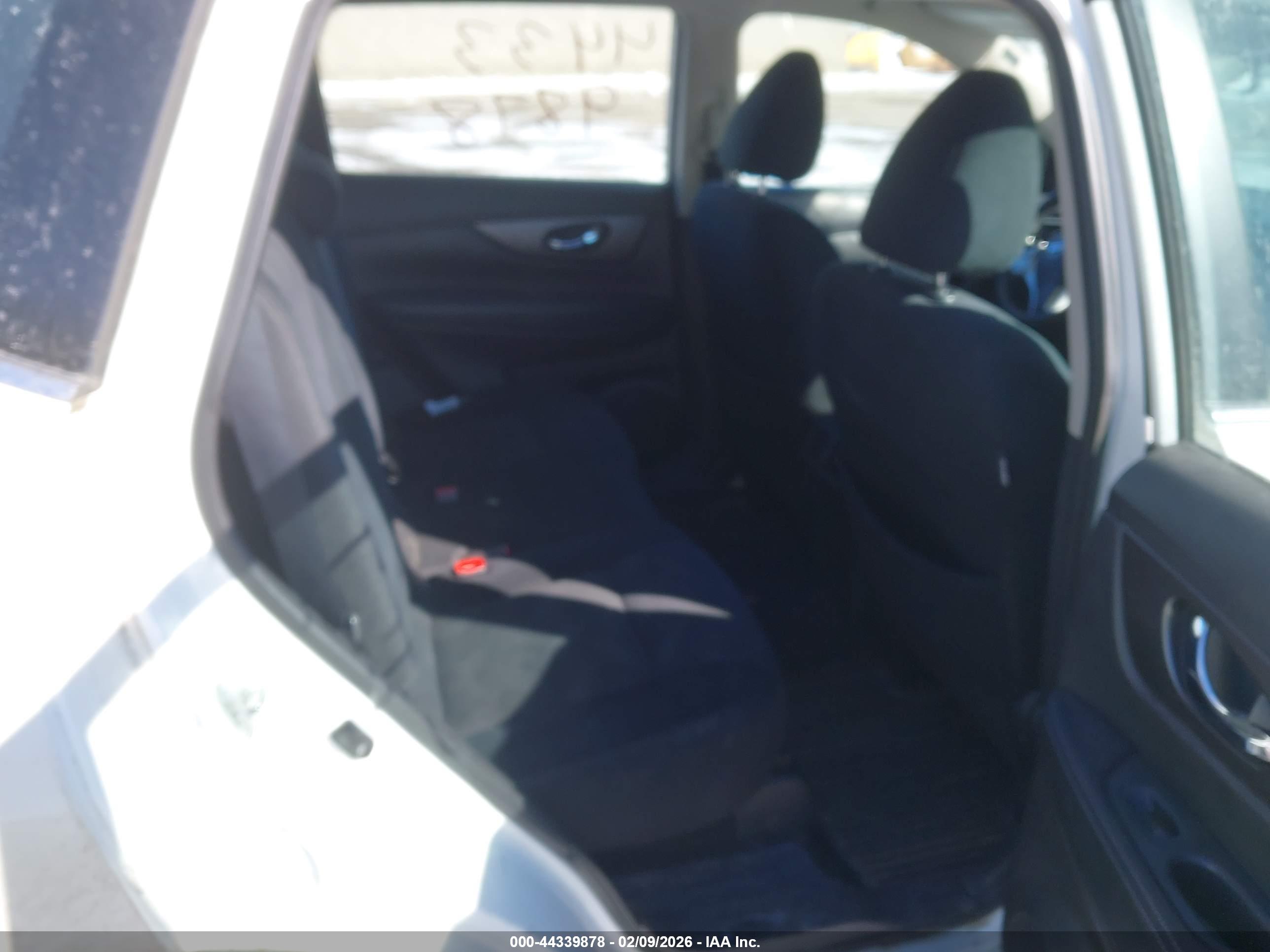 NISSAN ROGUE image 8