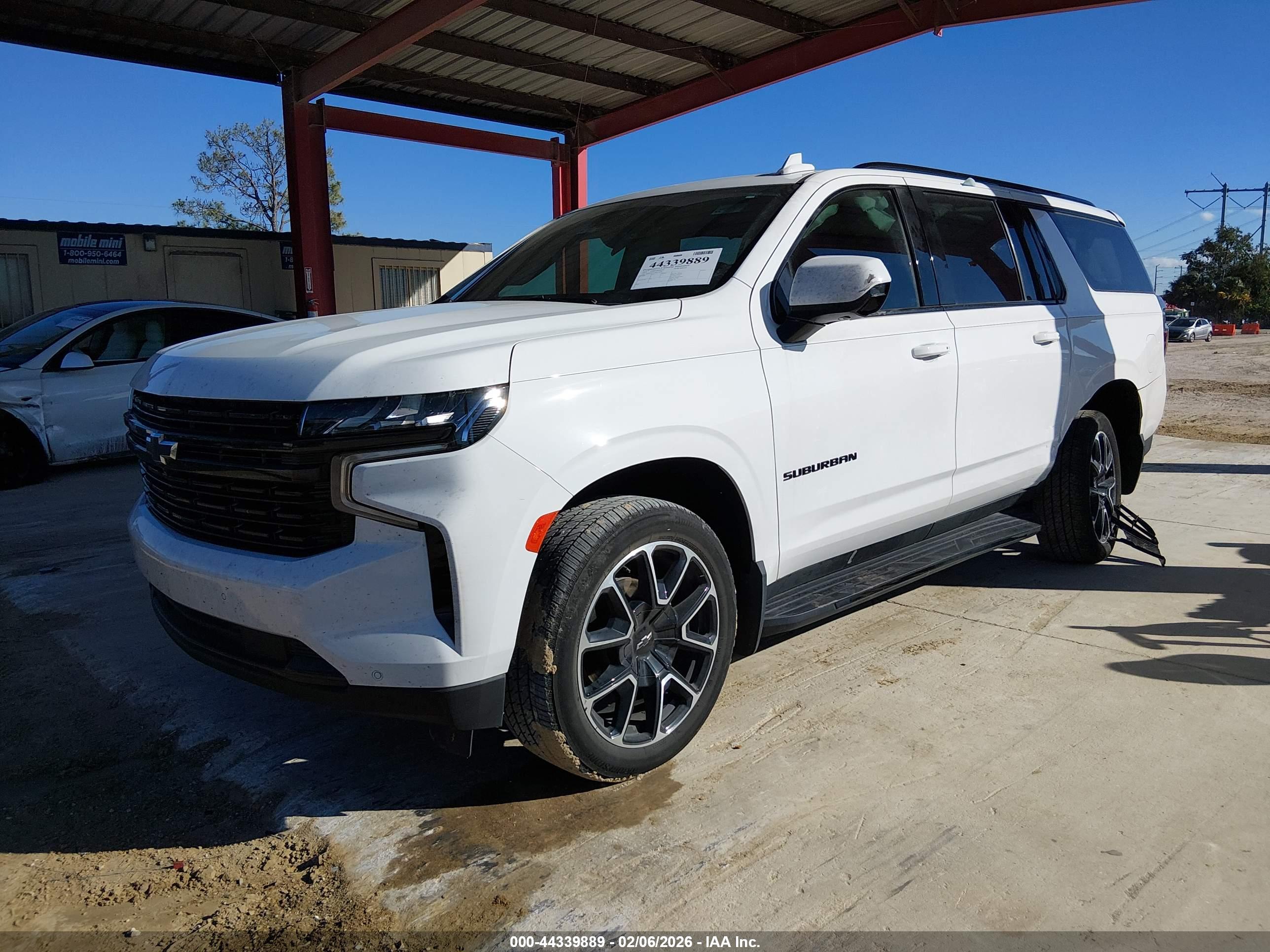 CHEVROLET SUBURBAN image 2