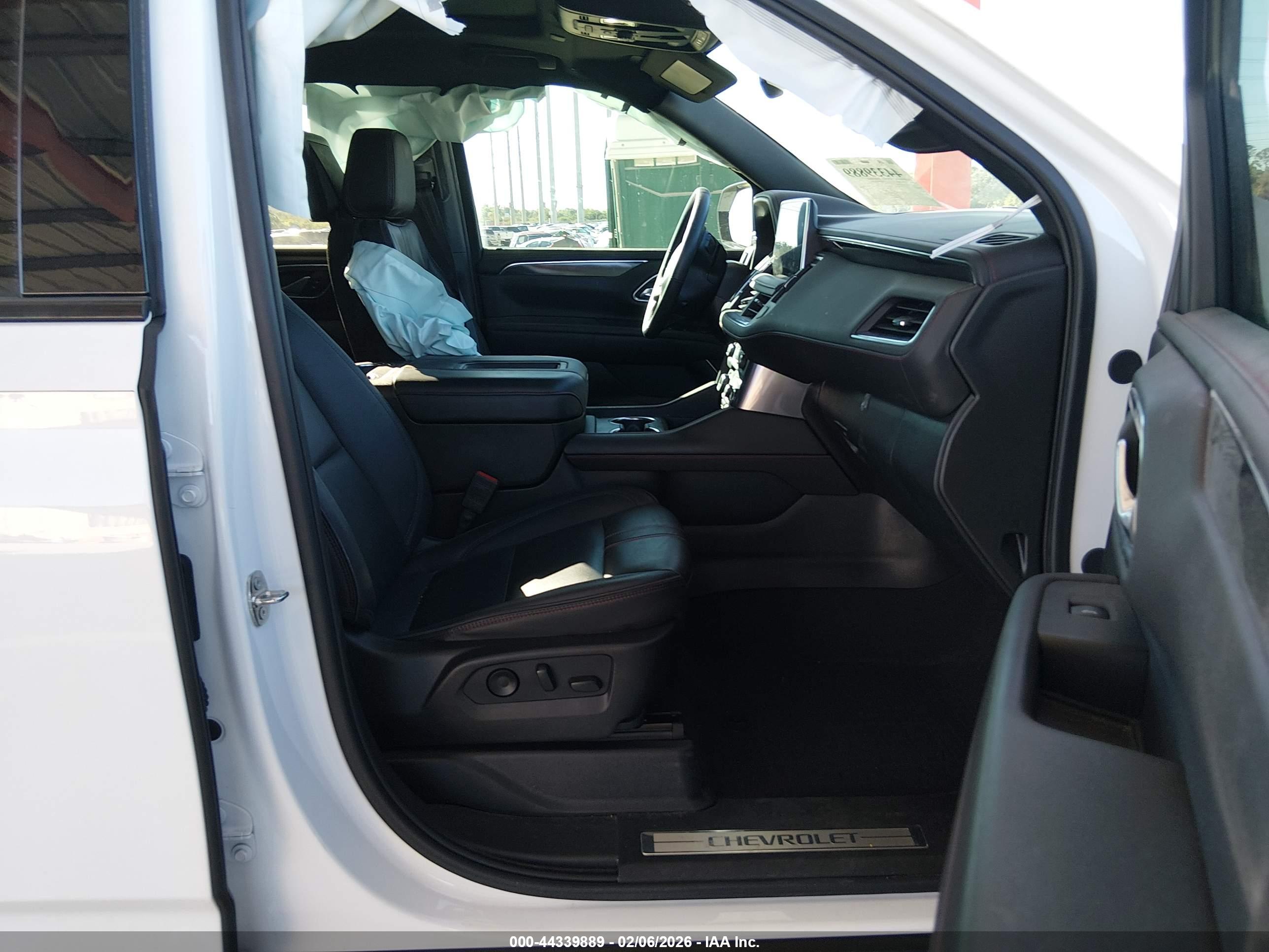 CHEVROLET SUBURBAN image 5