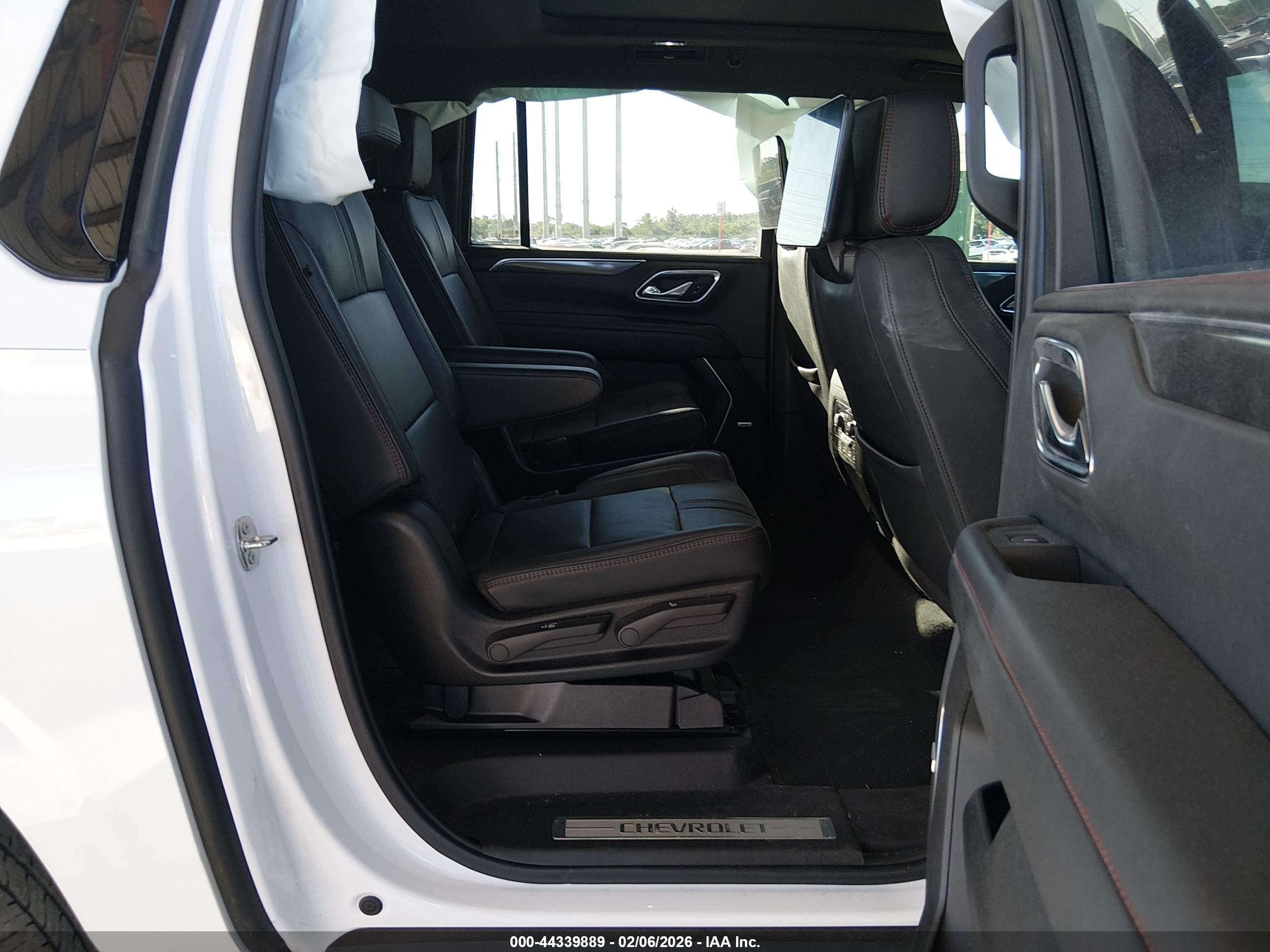 CHEVROLET SUBURBAN image 8