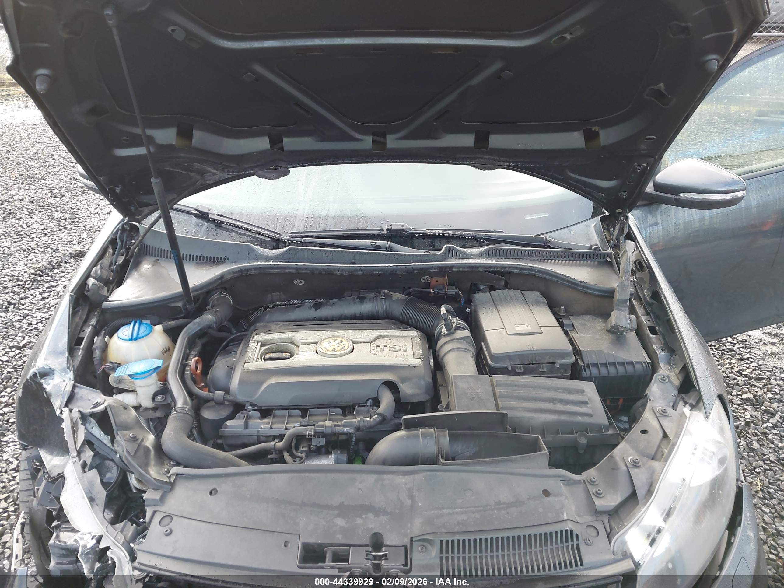 VOLKSWAGEN GTI image 10