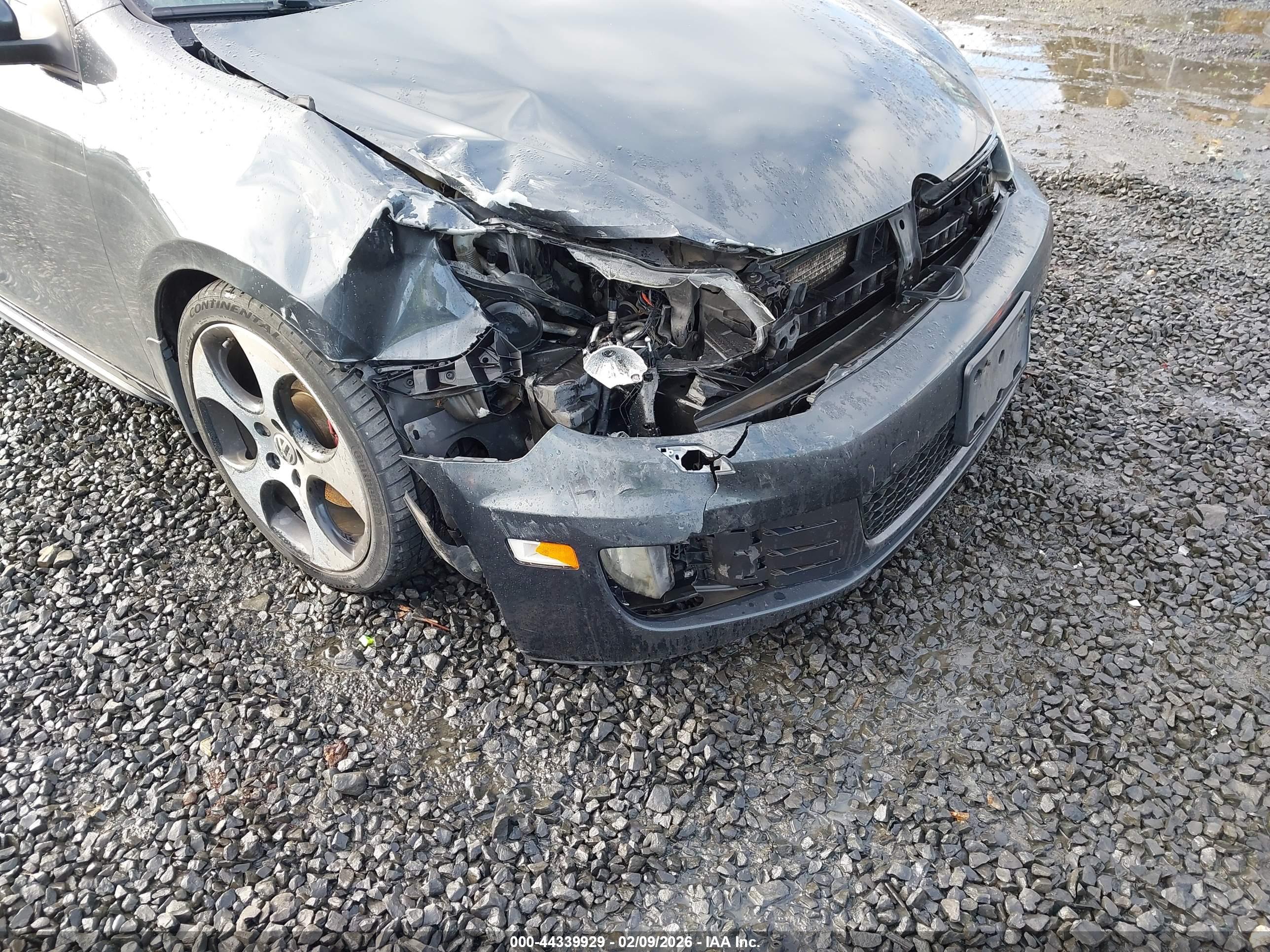 VOLKSWAGEN GTI image 6