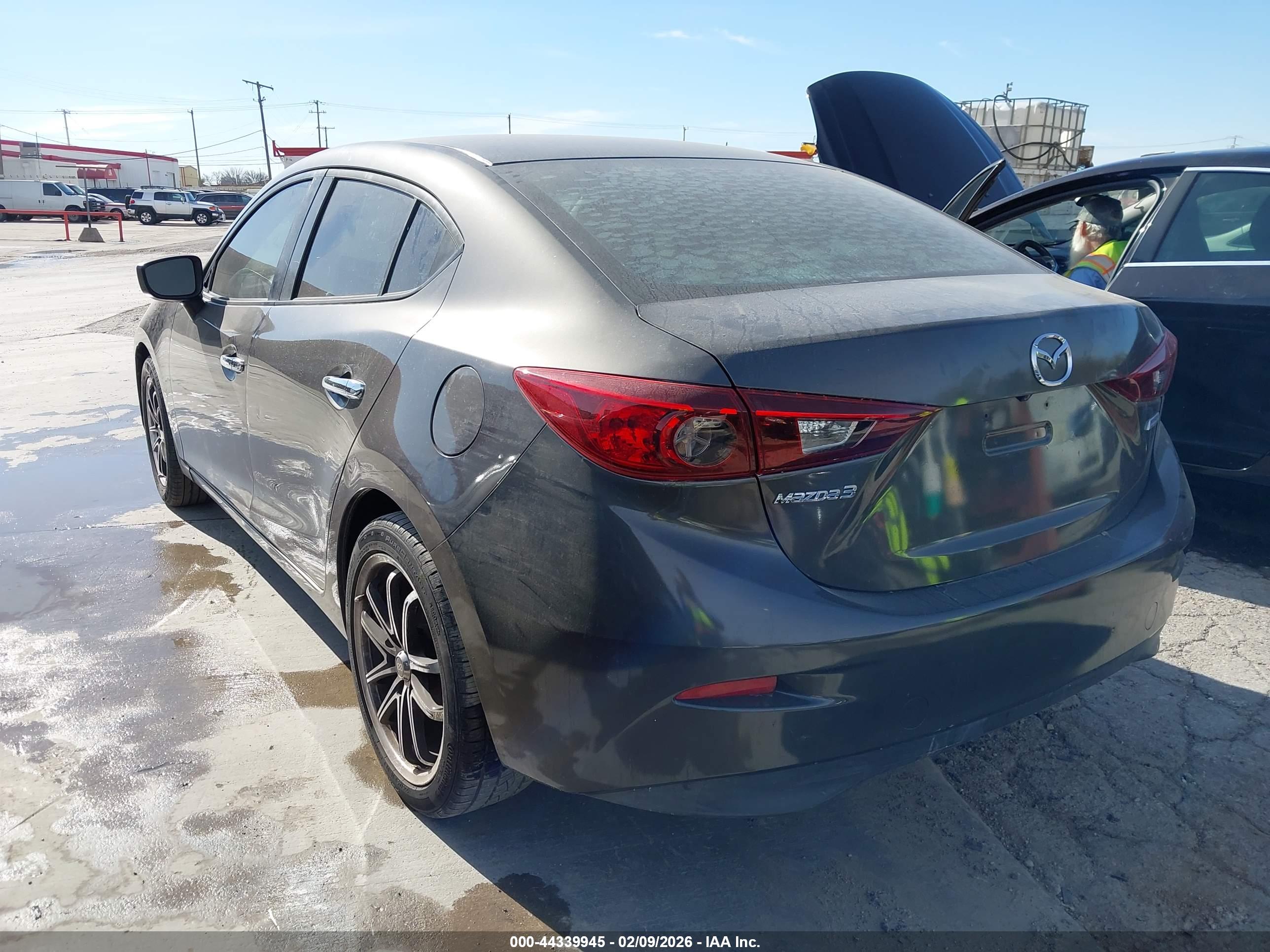 MAZDA MAZDA3 image 3