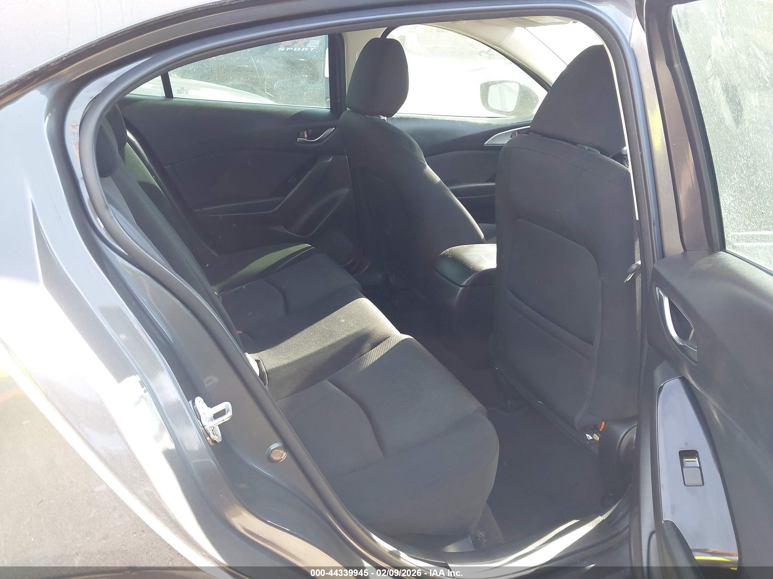 MAZDA MAZDA3 image 8