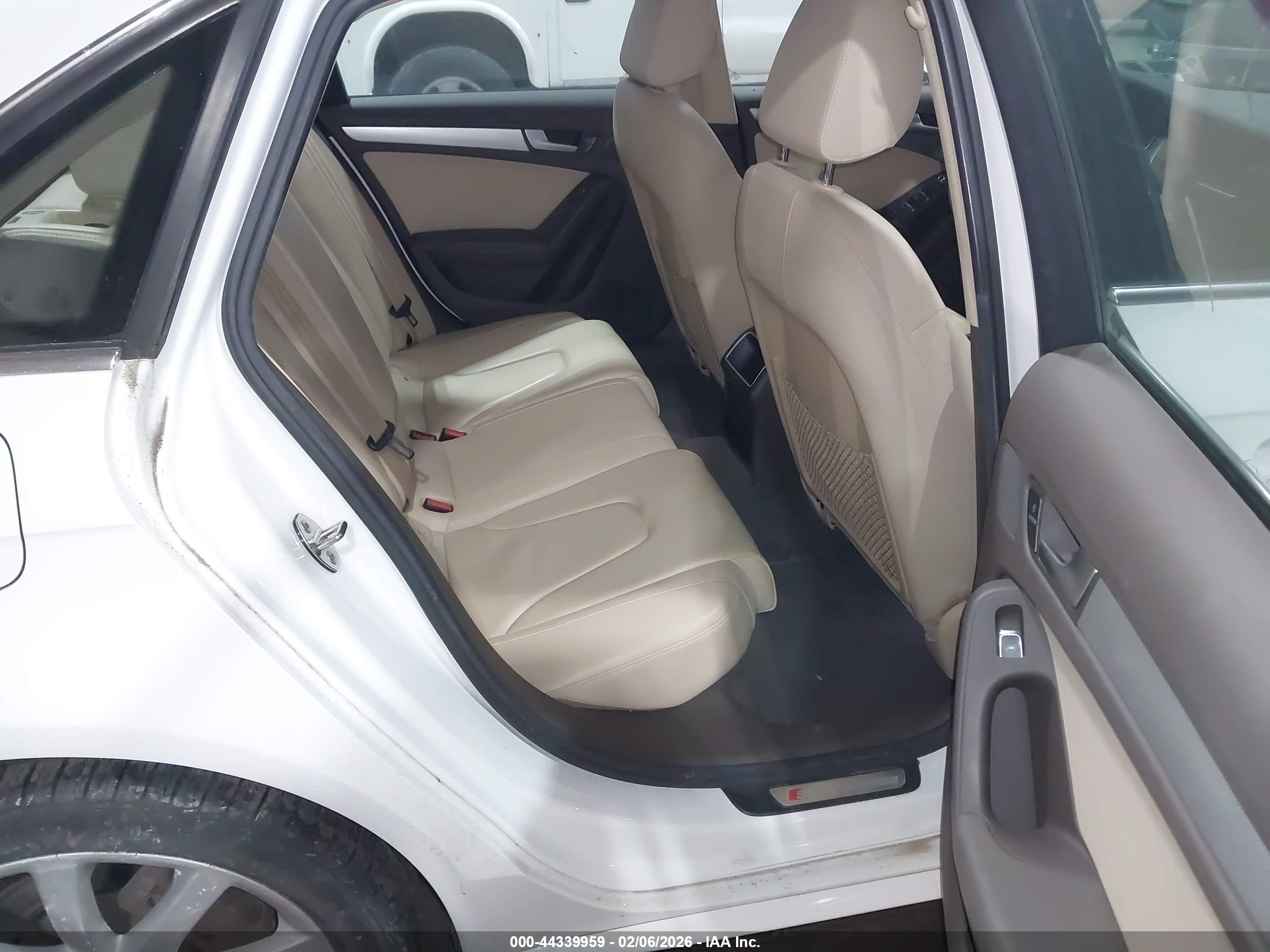 AUDI A4 image 8