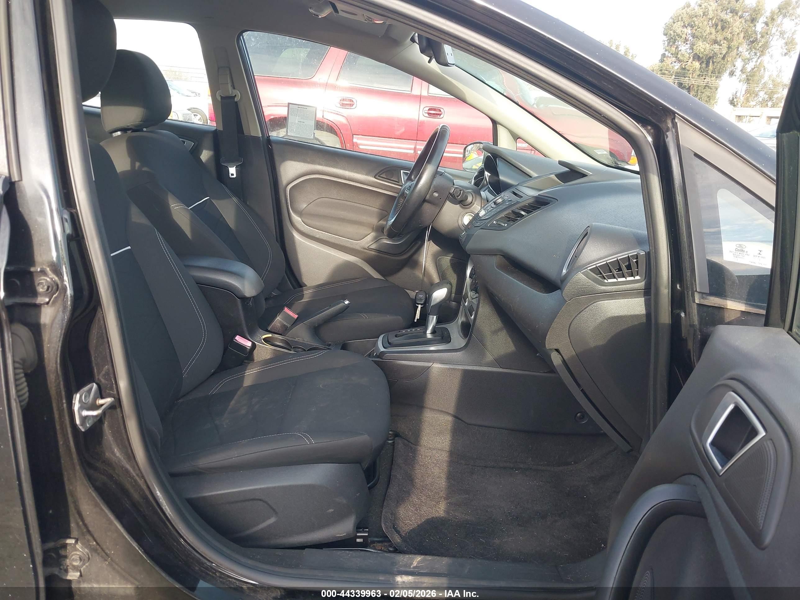 FORD FIESTA image 5