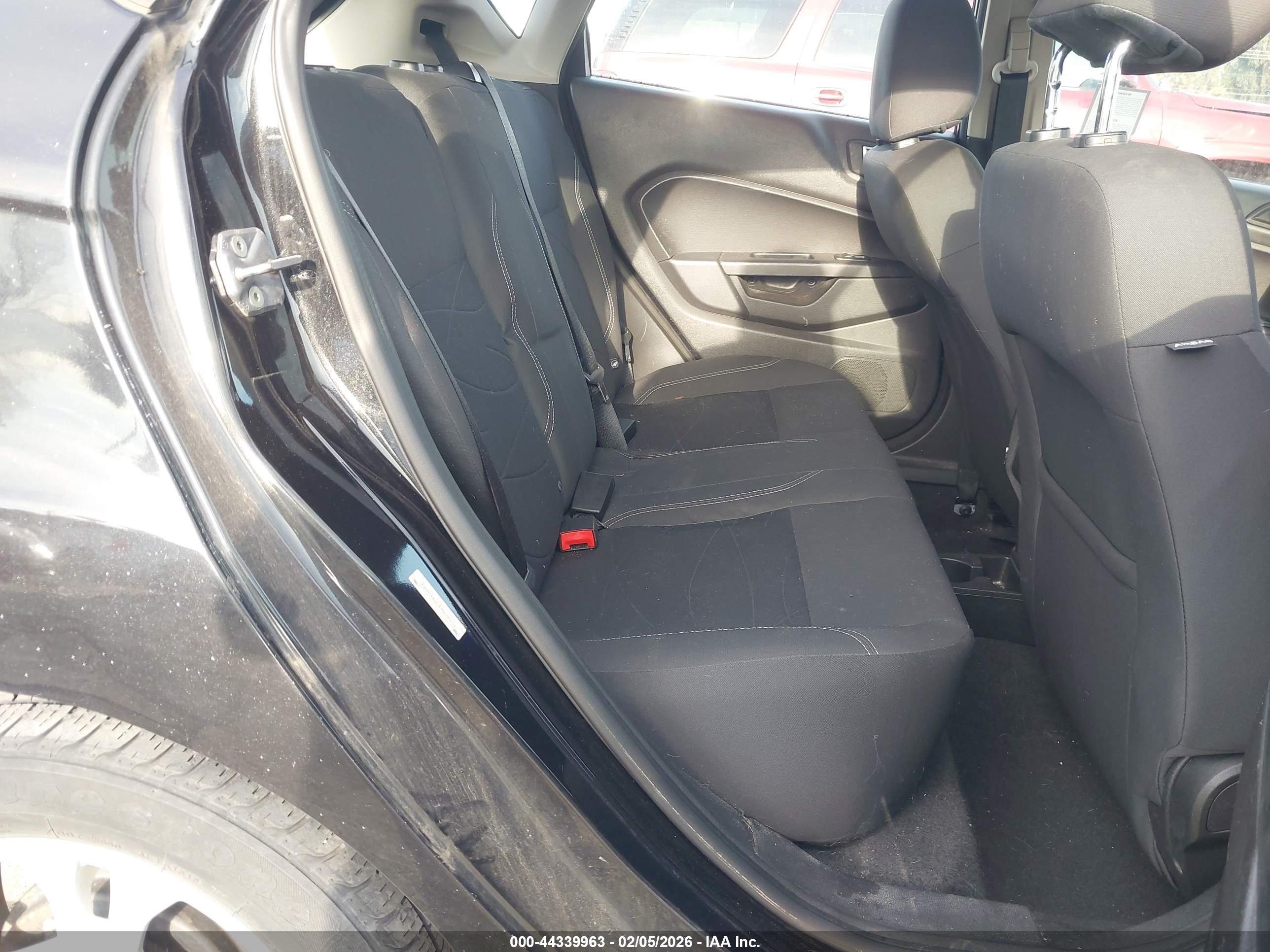 FORD FIESTA image 8