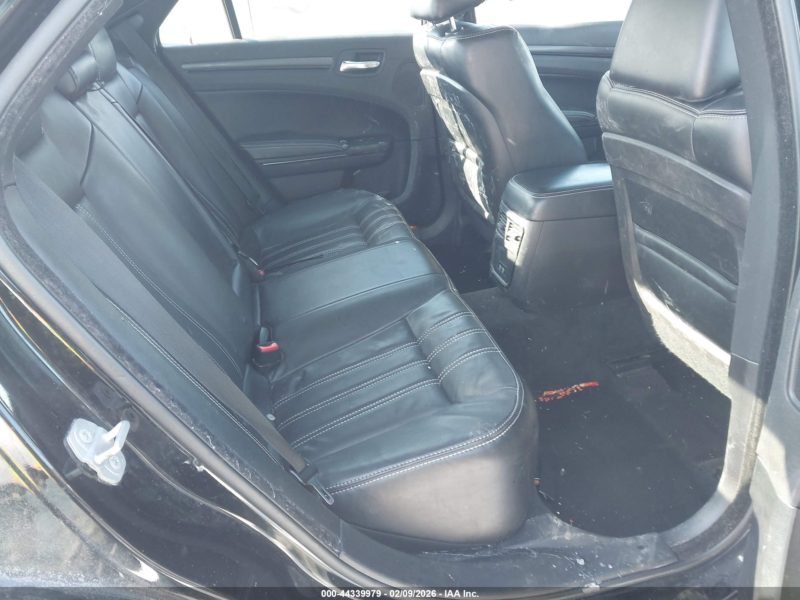 CHRYSLER 300 image 8