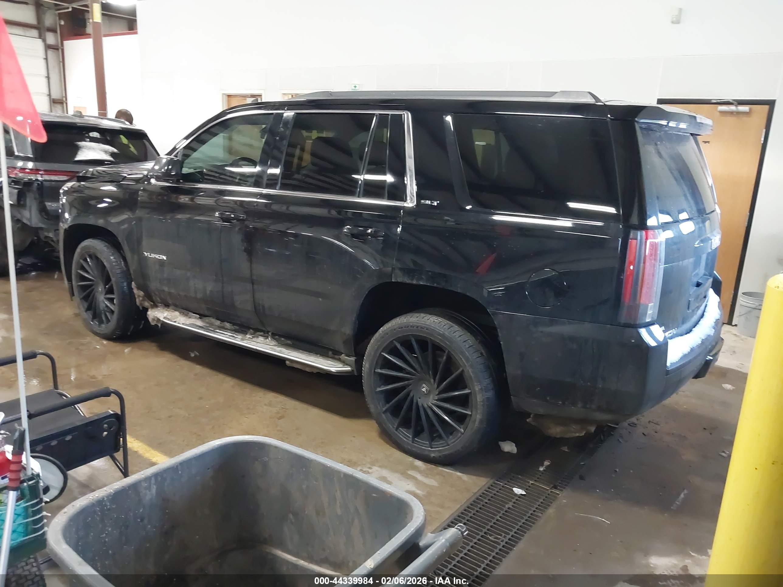 GMC YUKON image 3