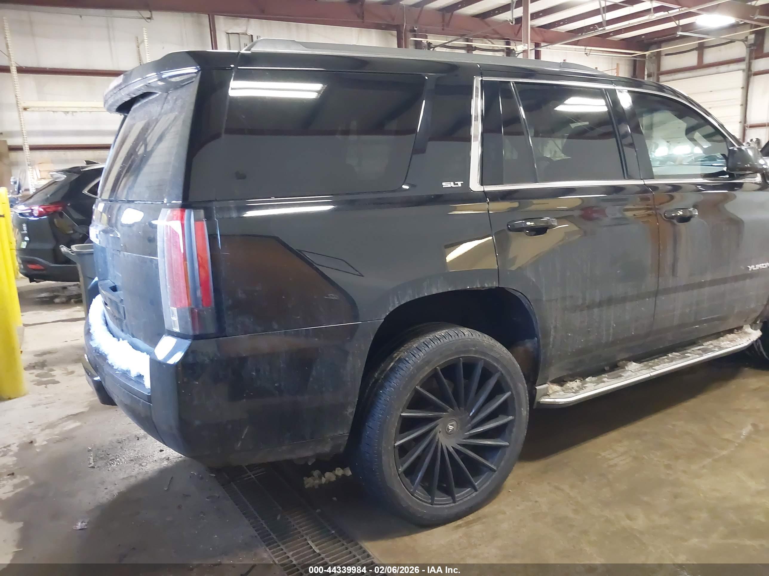 GMC YUKON image 4
