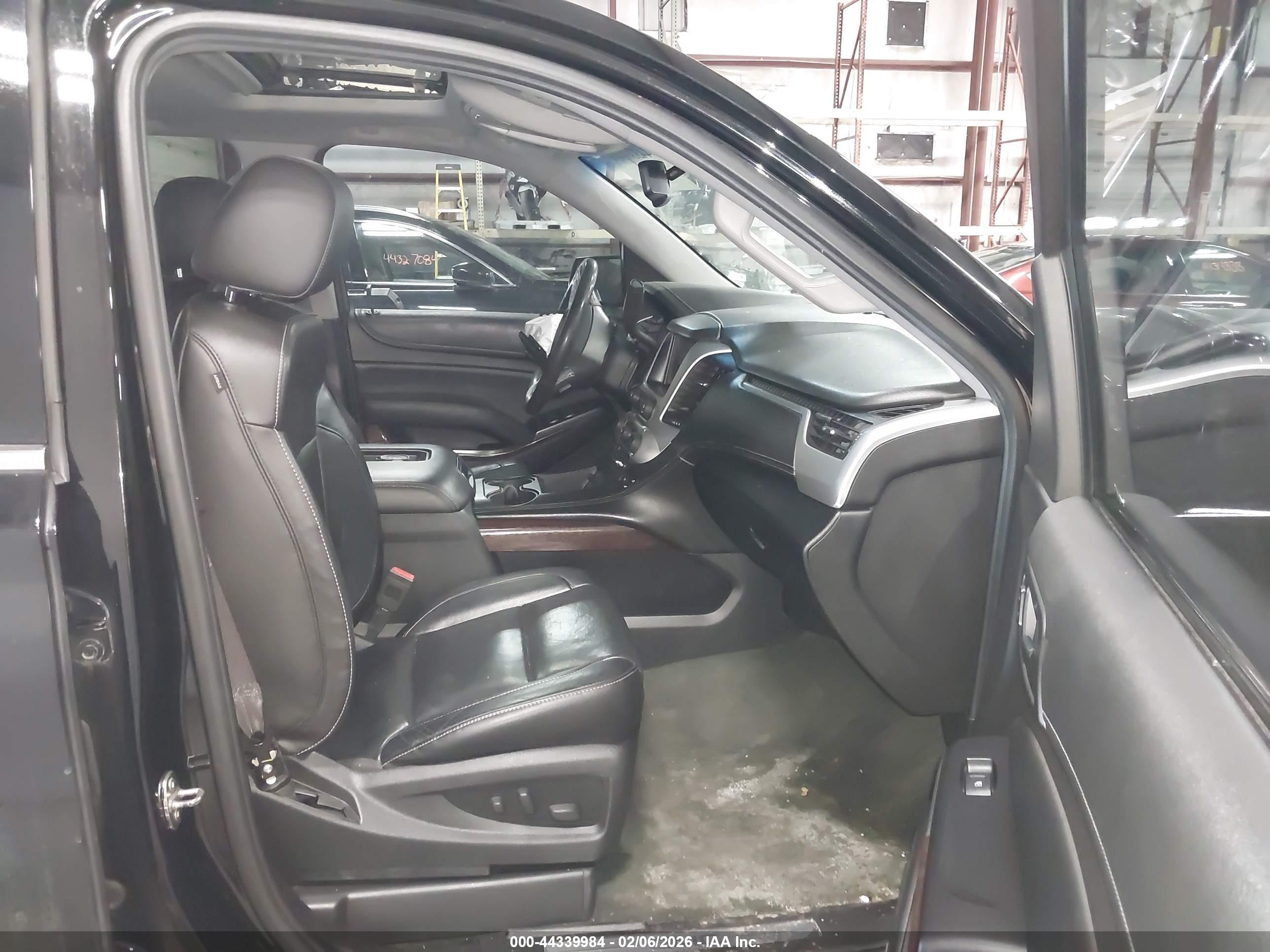 GMC YUKON image 5