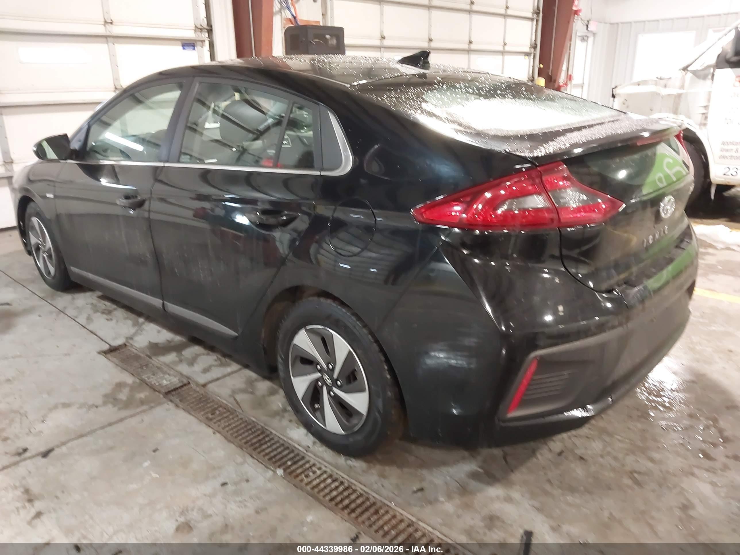 HYUNDAI IONIQ image 3