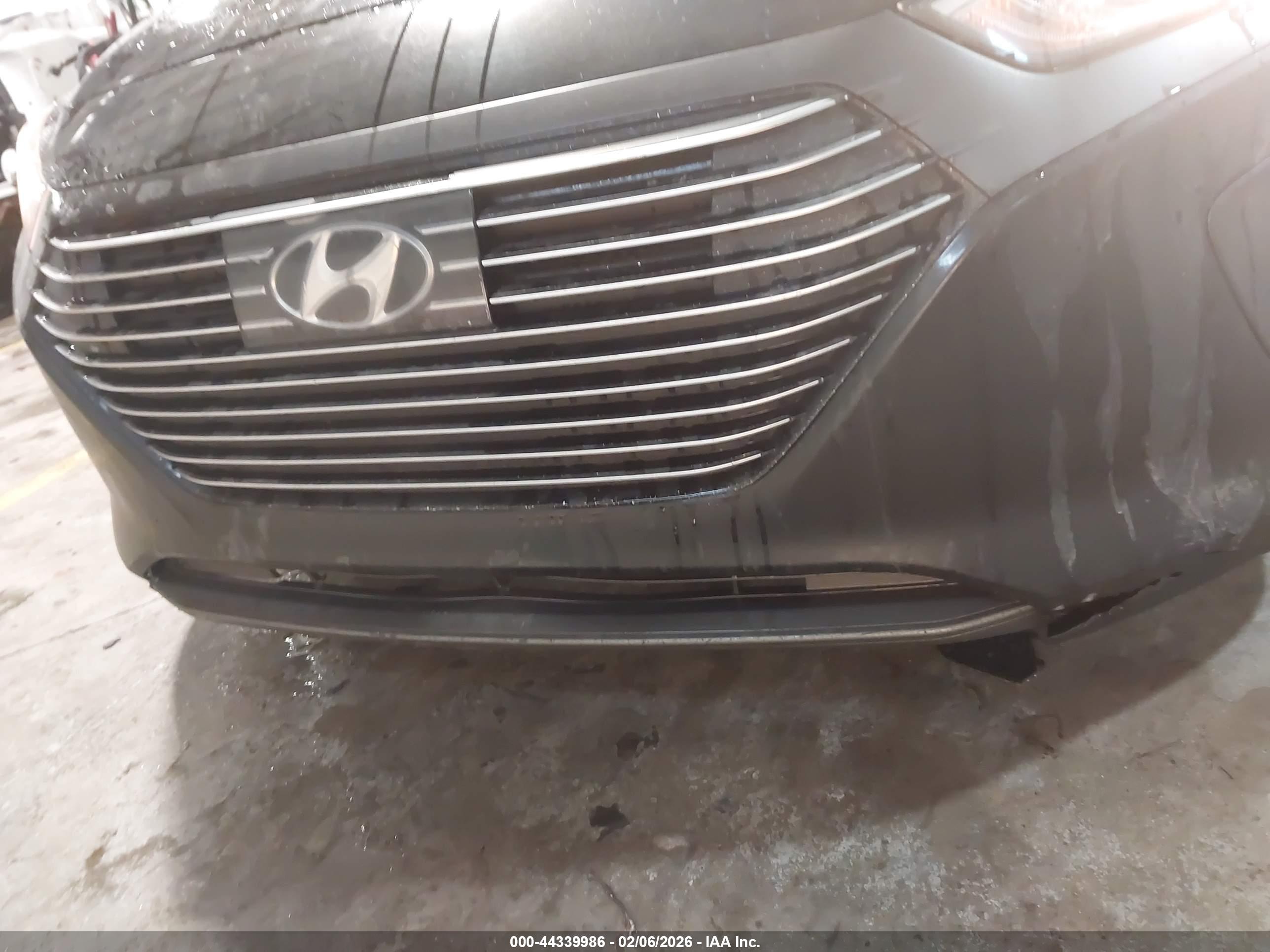 HYUNDAI IONIQ image 6