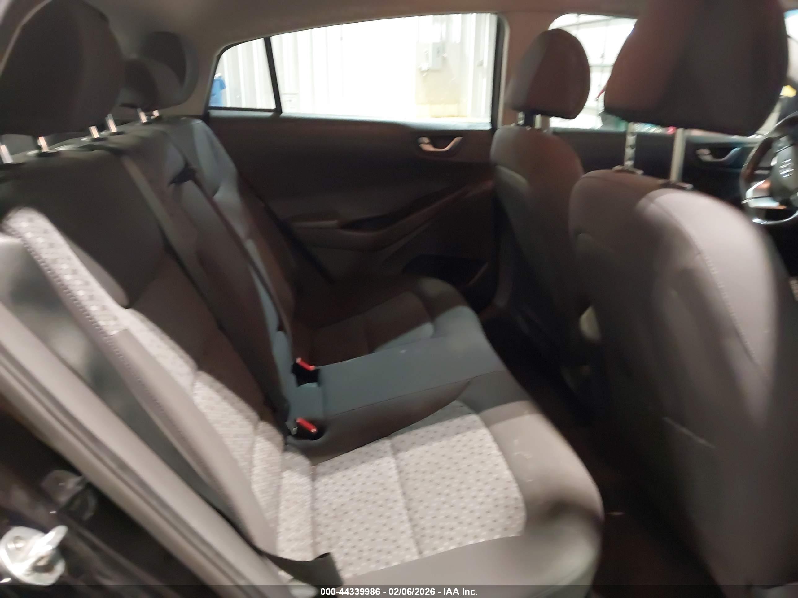 HYUNDAI IONIQ image 8