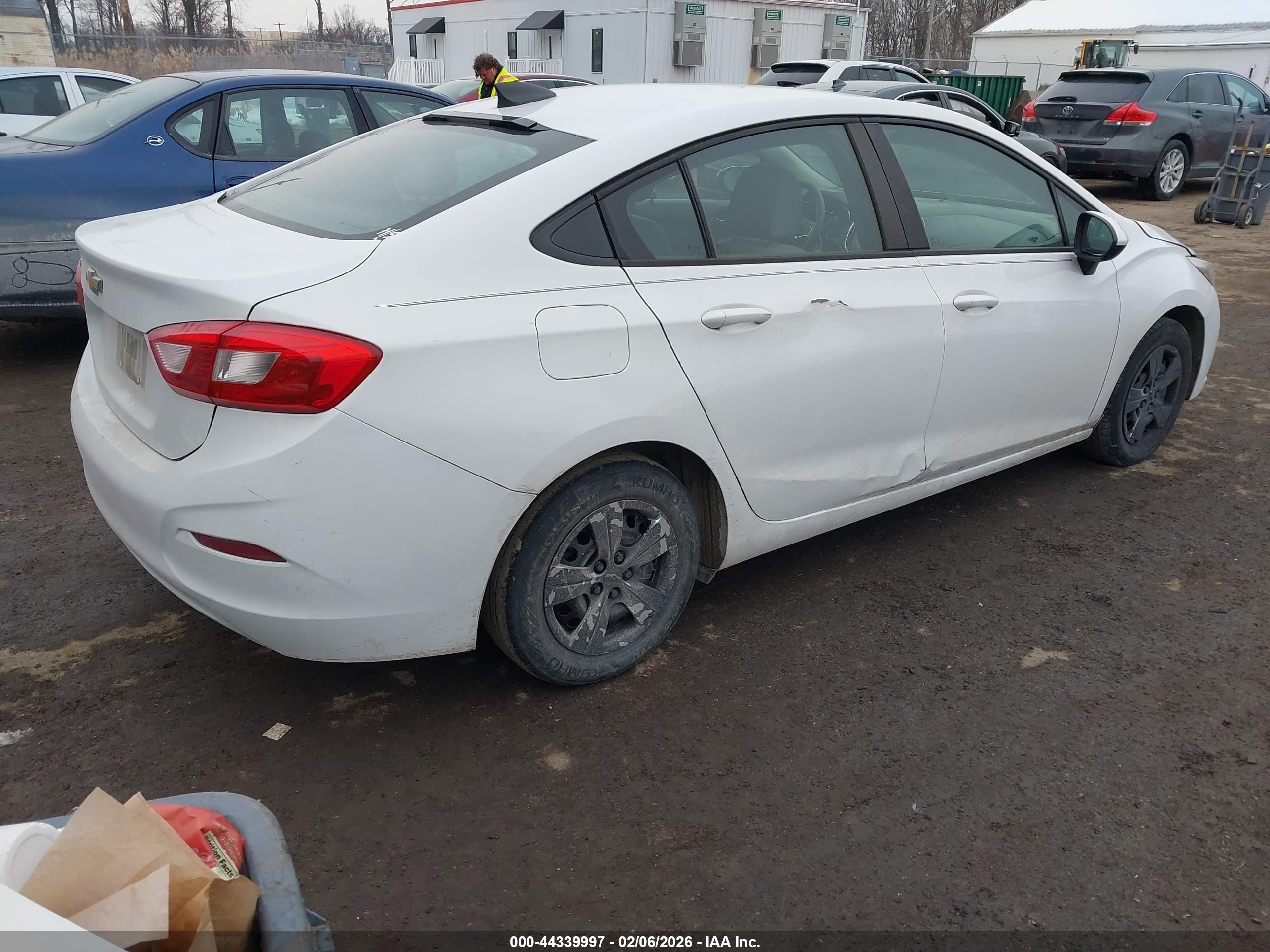CHEVROLET CRUZE image 4
