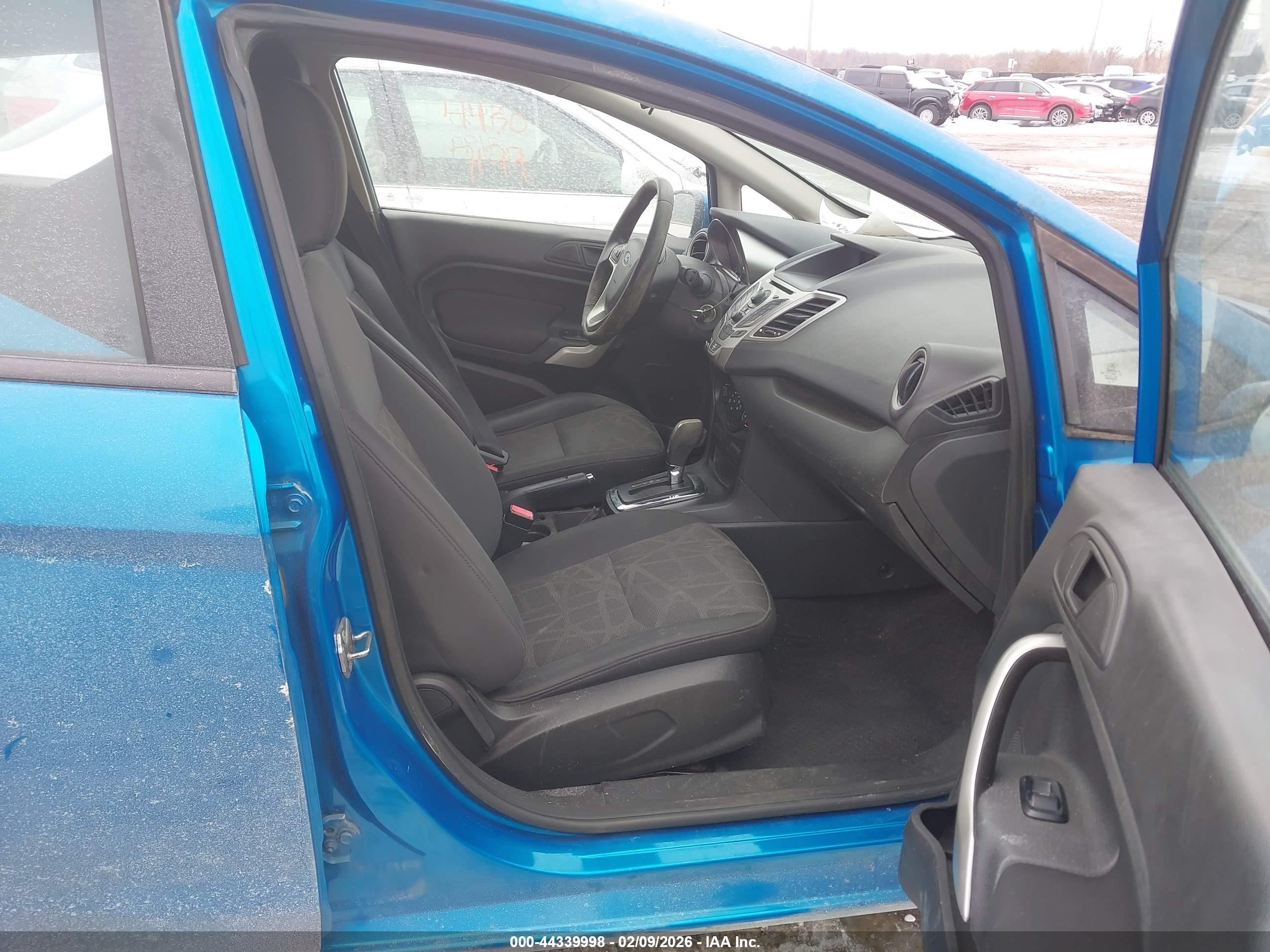 FORD FIESTA image 5