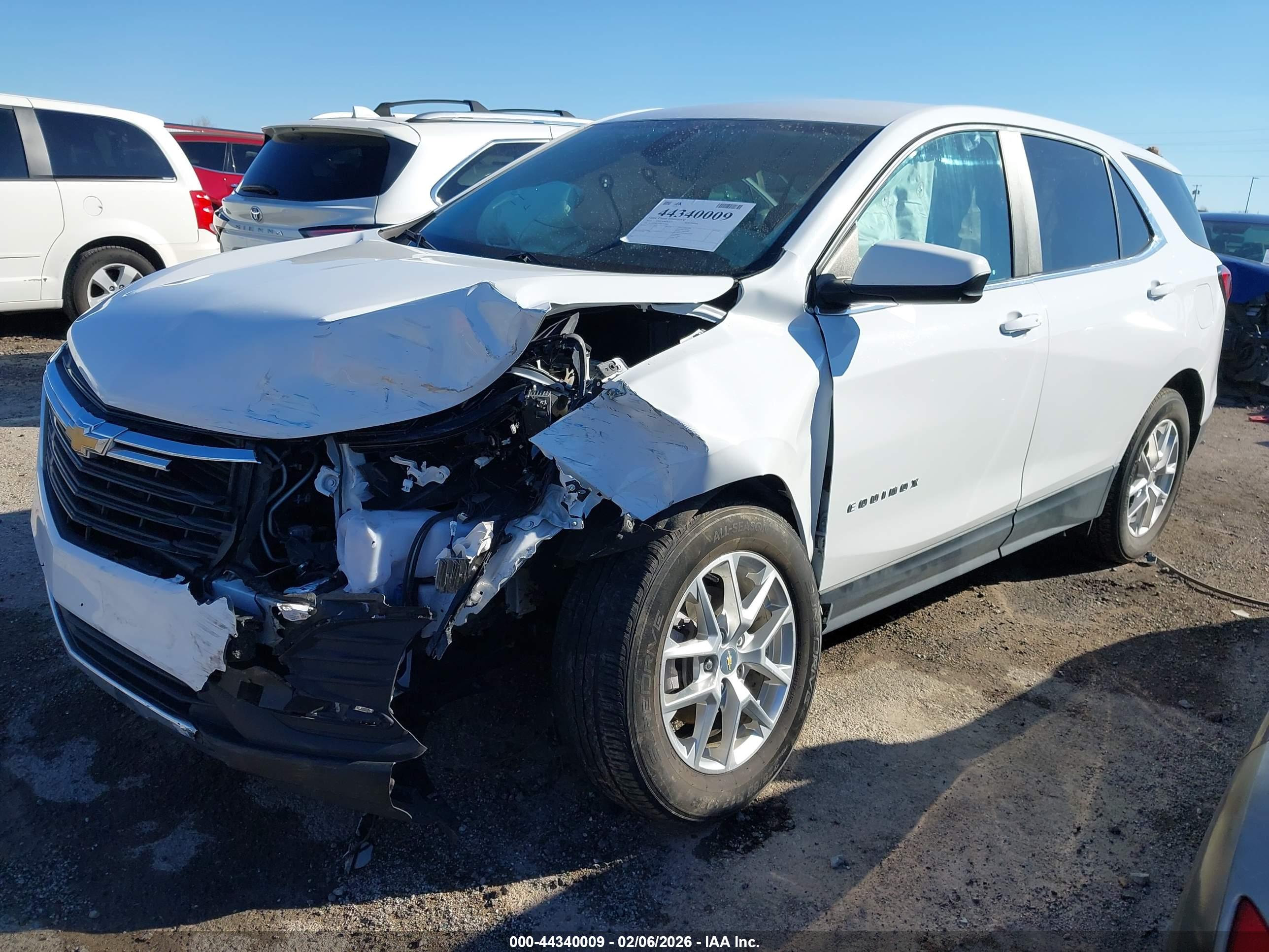 CHEVROLET EQUINOX image 2