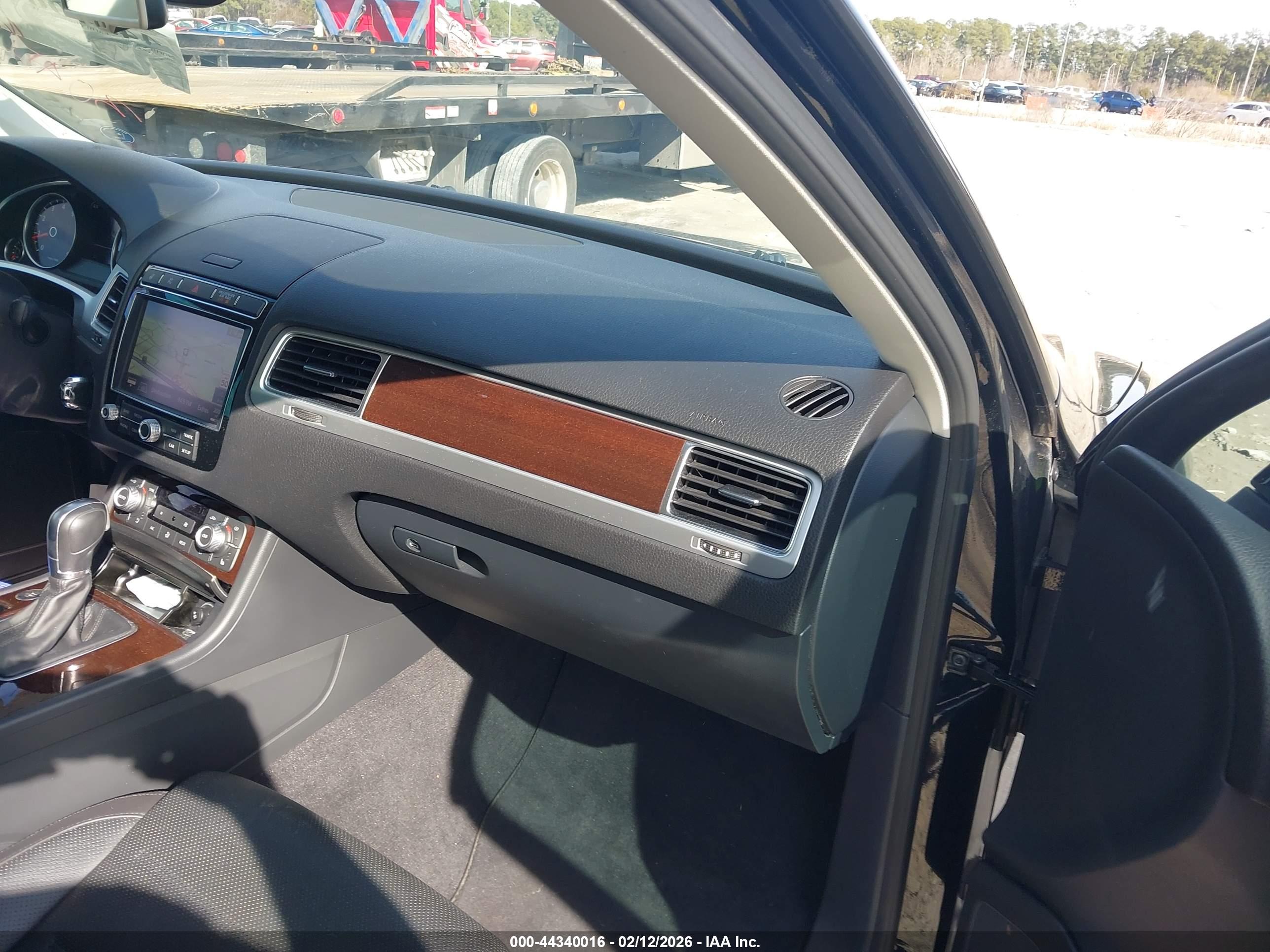 VOLKSWAGEN TOUAREG image 5