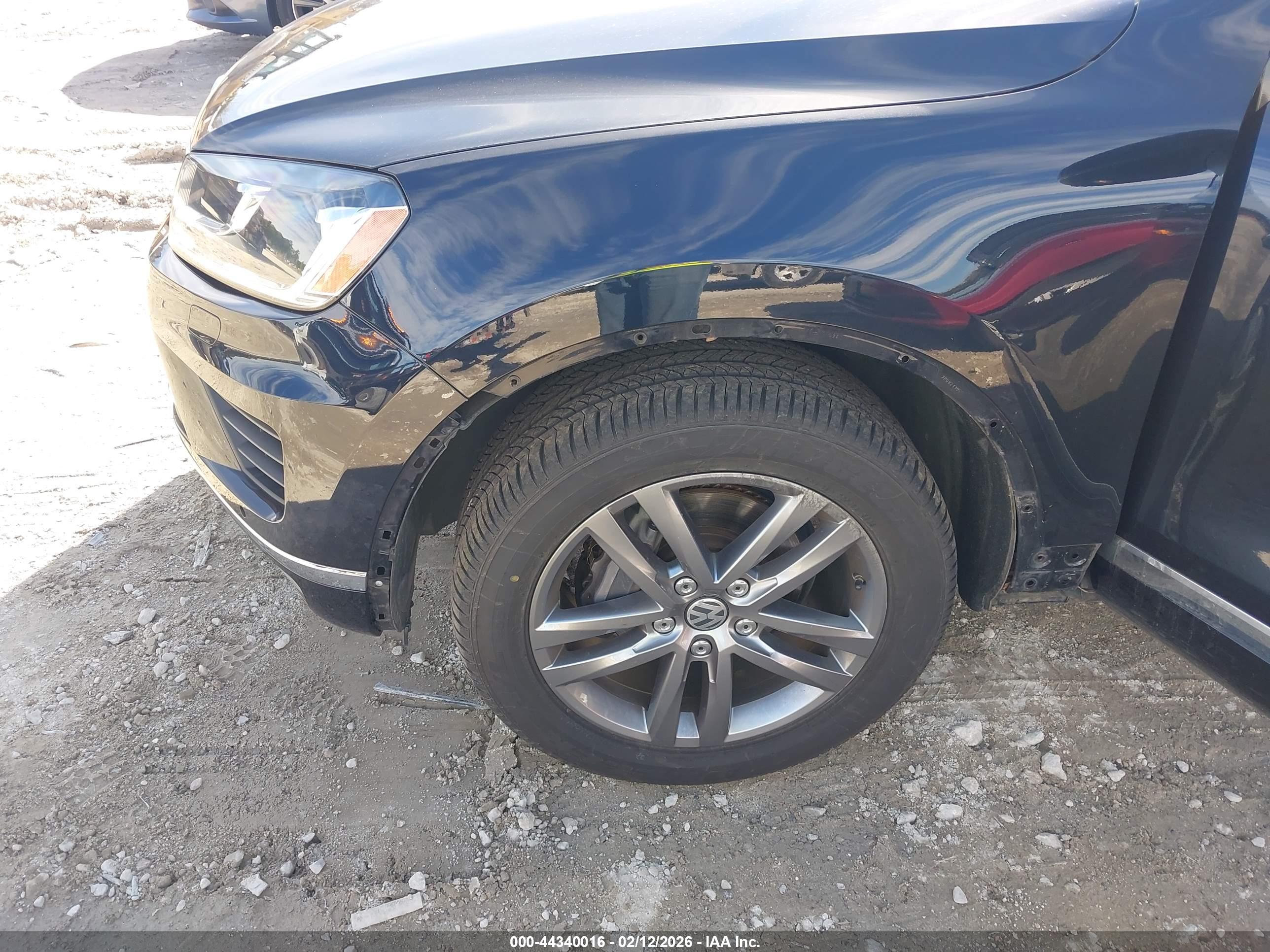 VOLKSWAGEN TOUAREG image 6