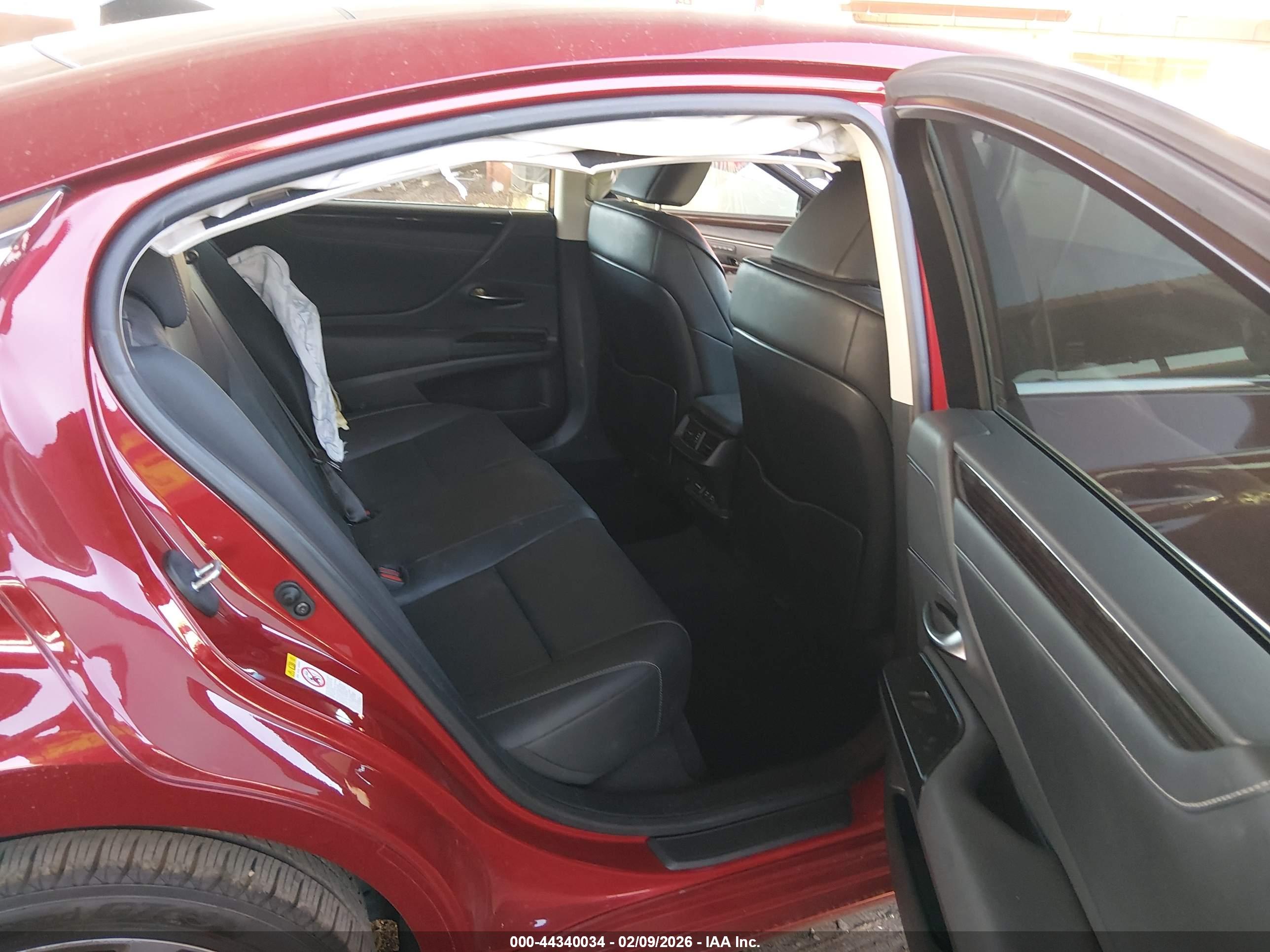 LEXUS ES image 8