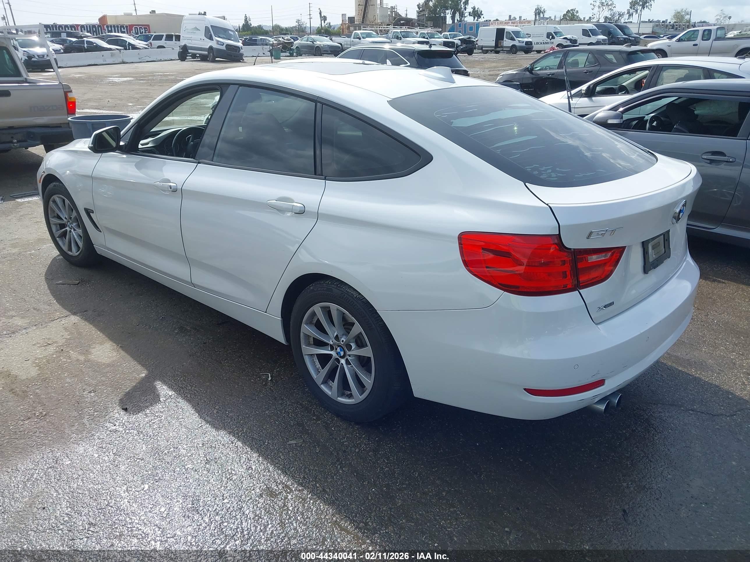 BMW 328I image 3