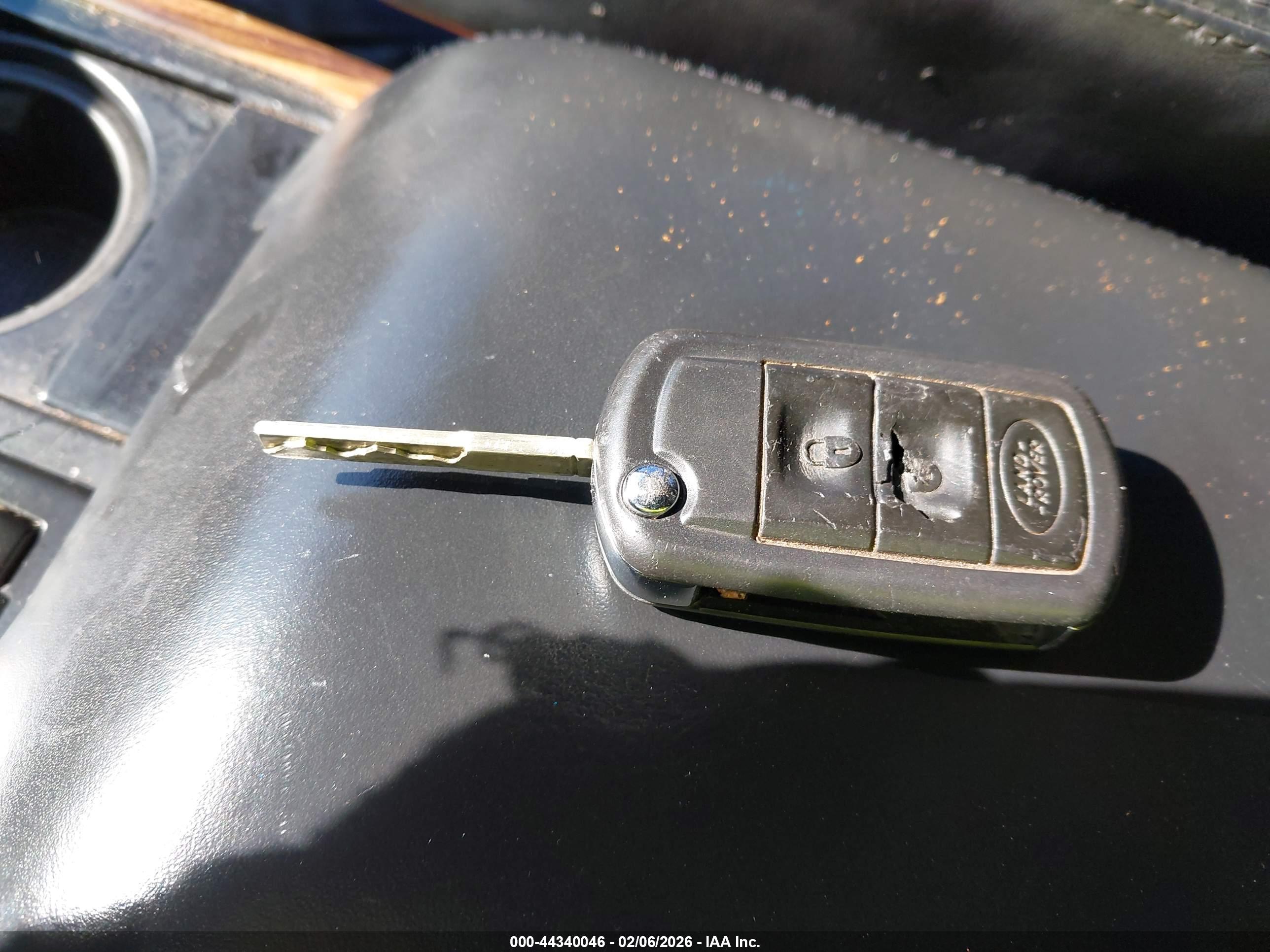 LAND ROVER image 11