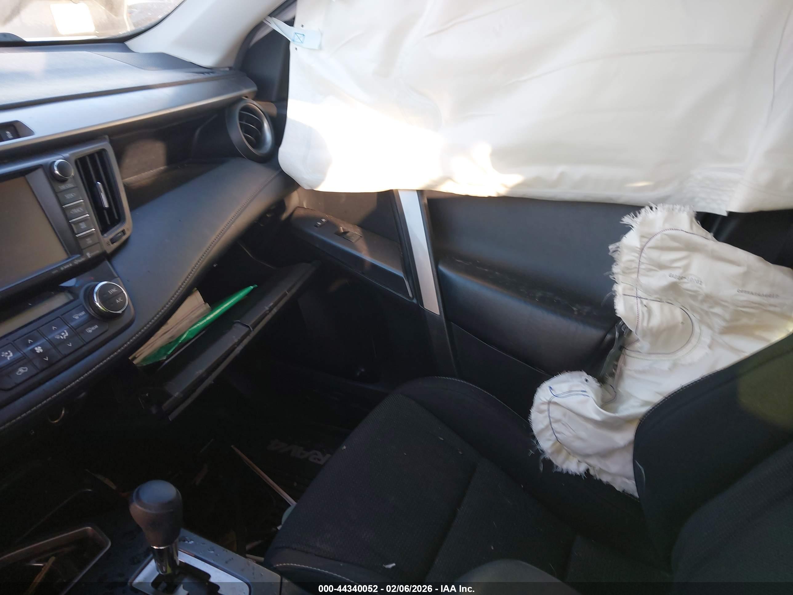 TOYOTA RAV4 image 5