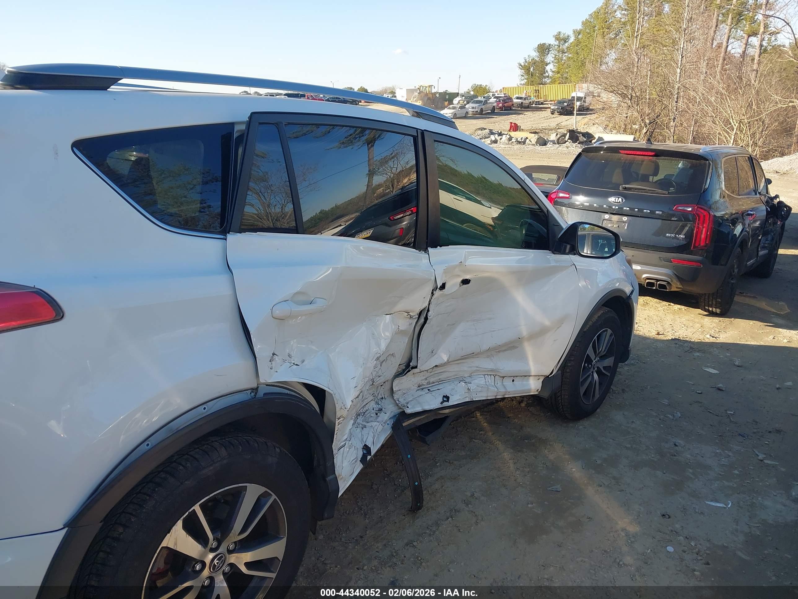 TOYOTA RAV4 image 6