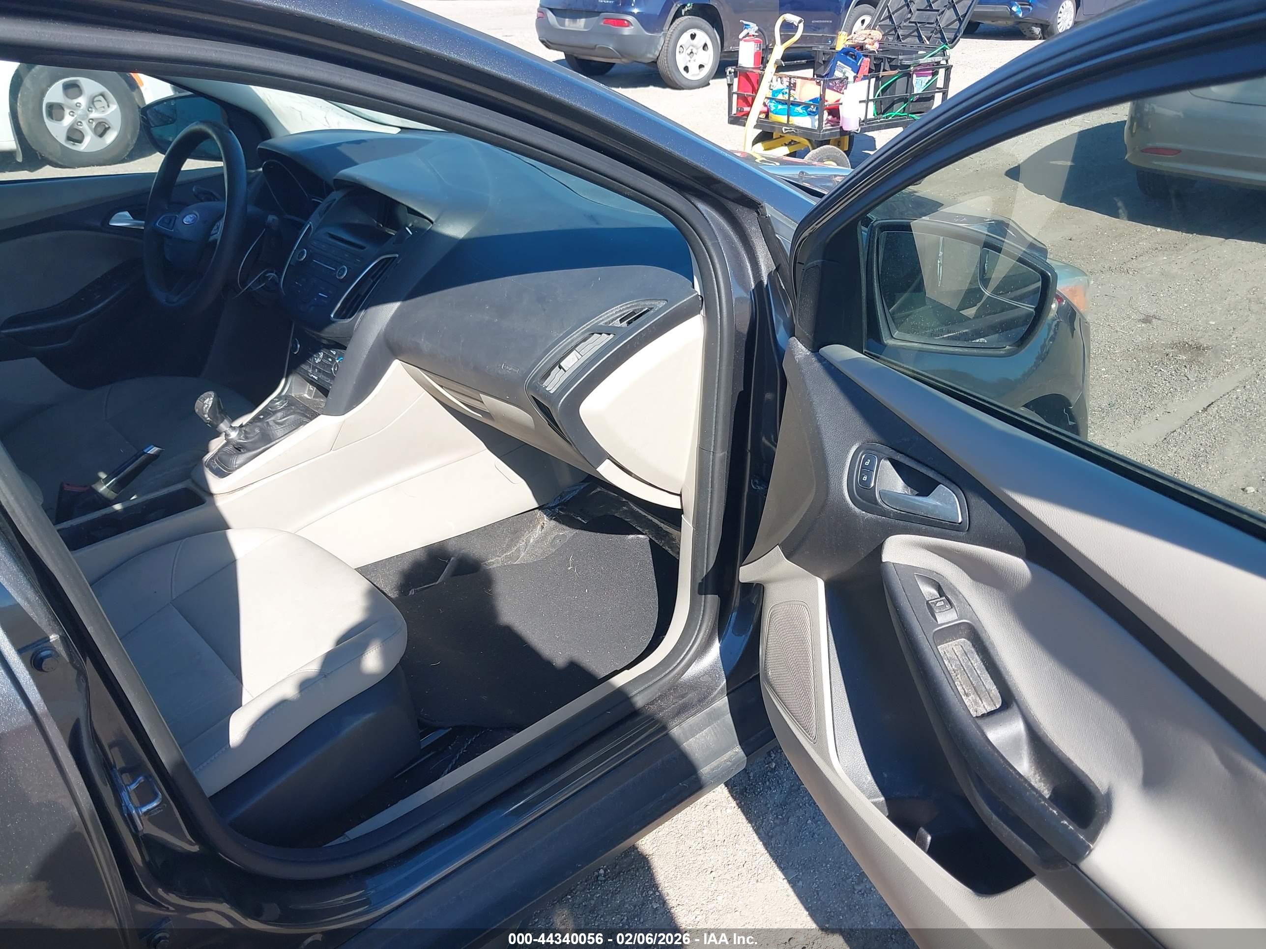 FORD FOCUS image 5