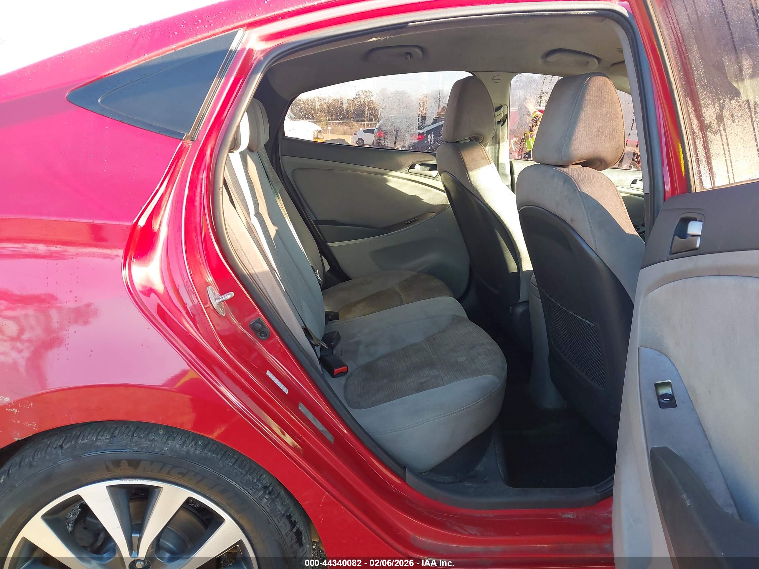 HYUNDAI ACCENT image 8