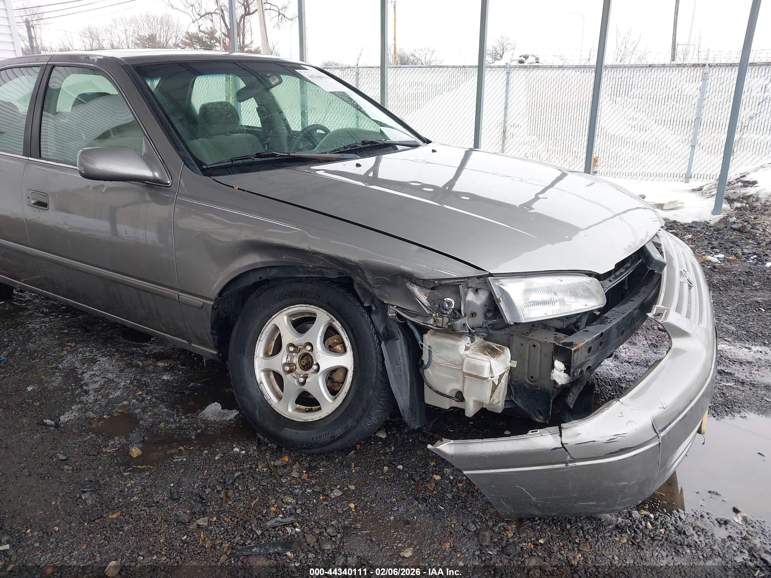 TOYOTA CAMRY image 6