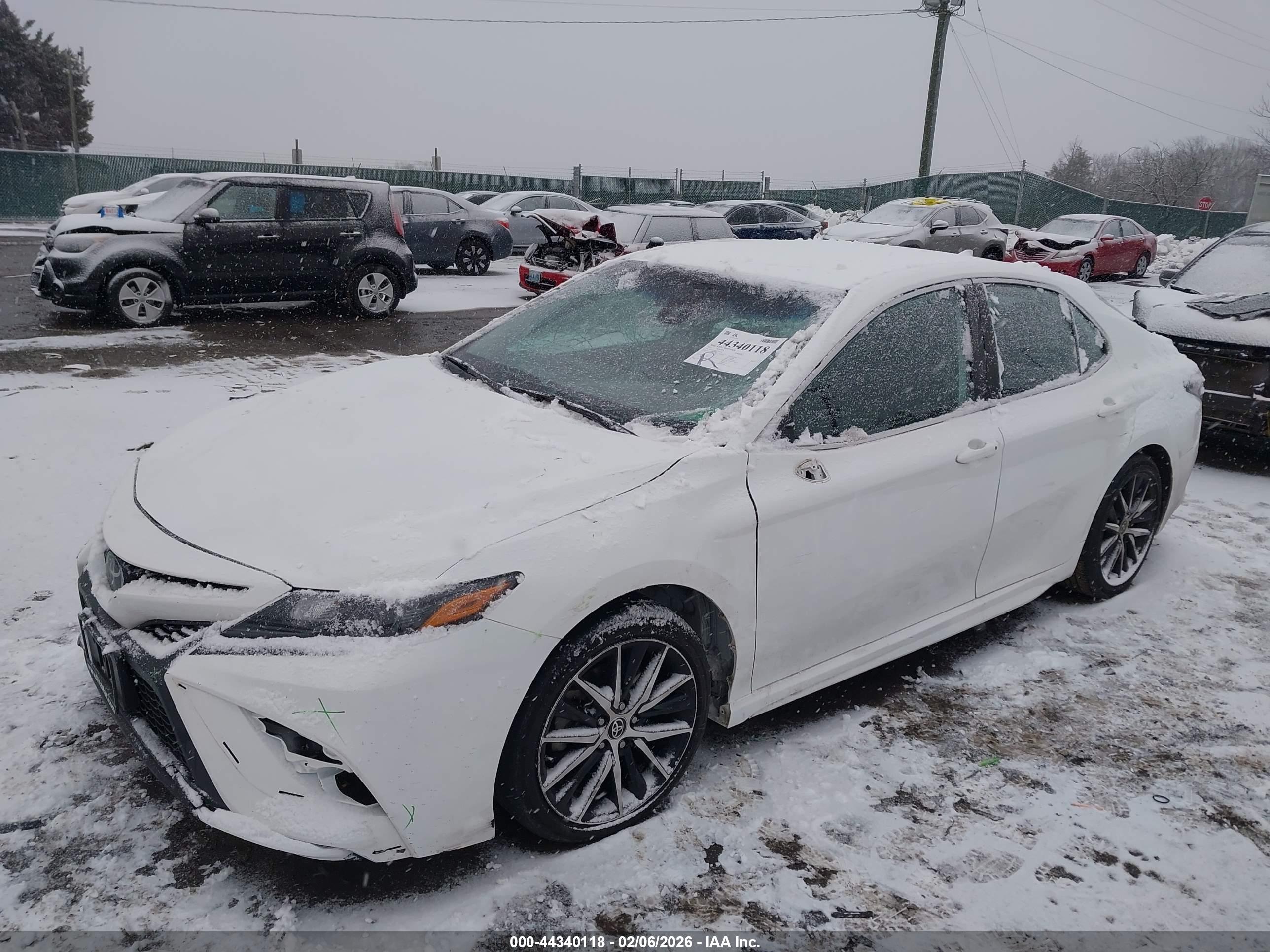 TOYOTA CAMRY image 2