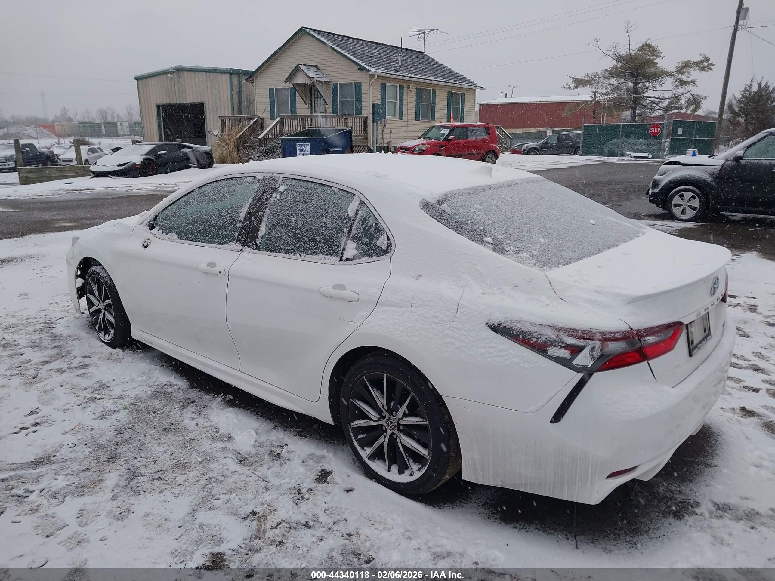 TOYOTA CAMRY image 3