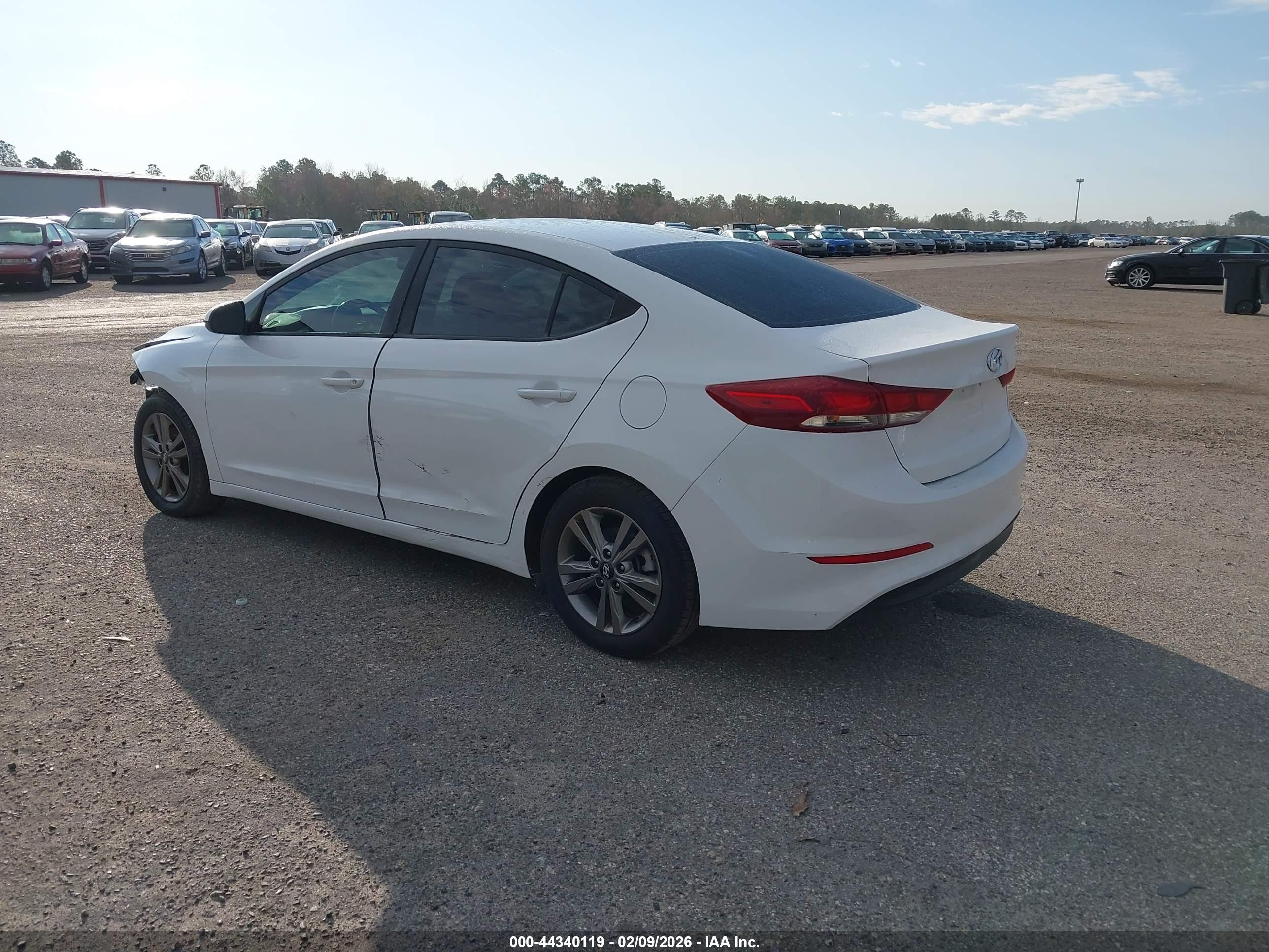 HYUNDAI ELANTRA image 3