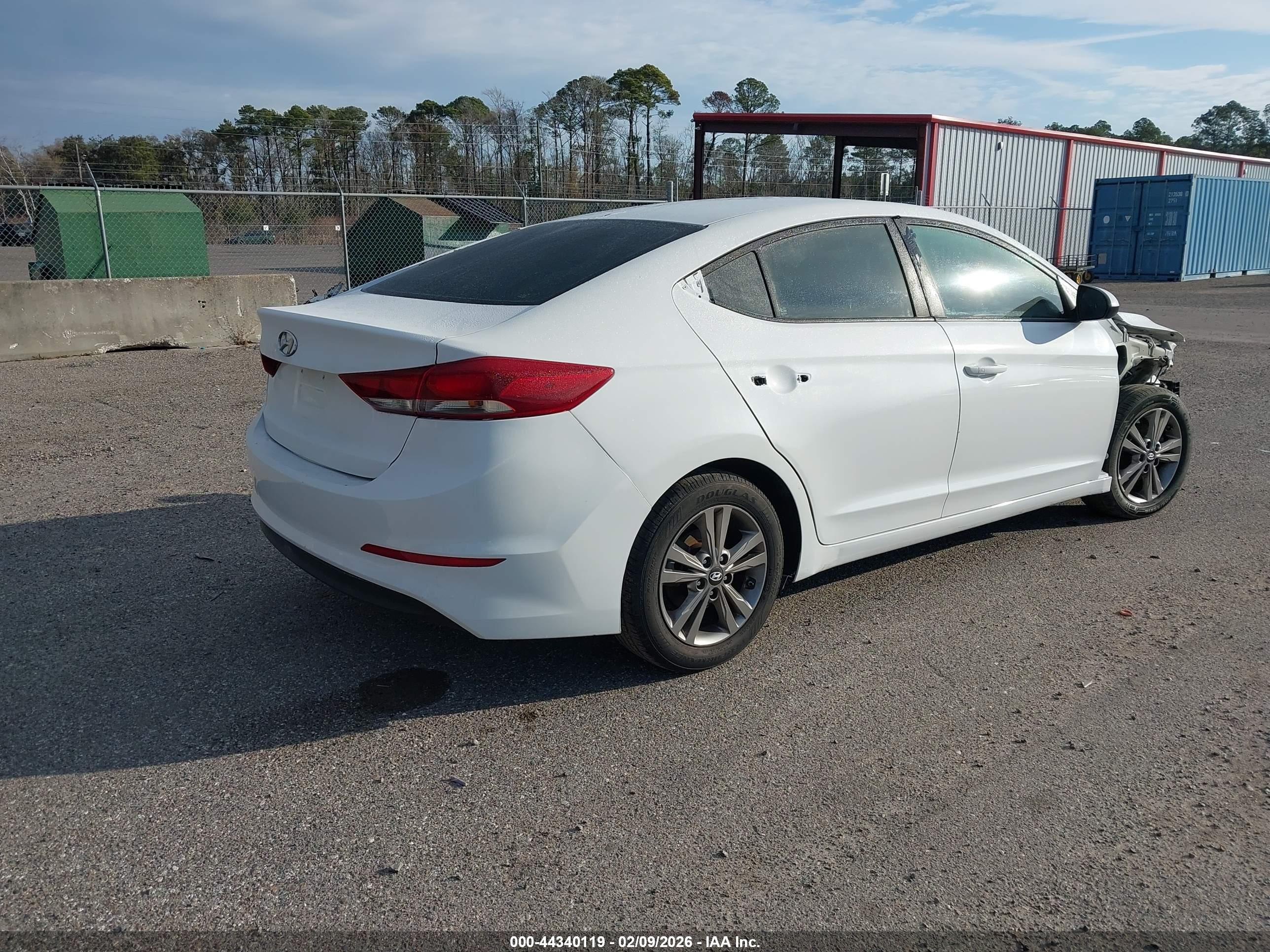 HYUNDAI ELANTRA image 4