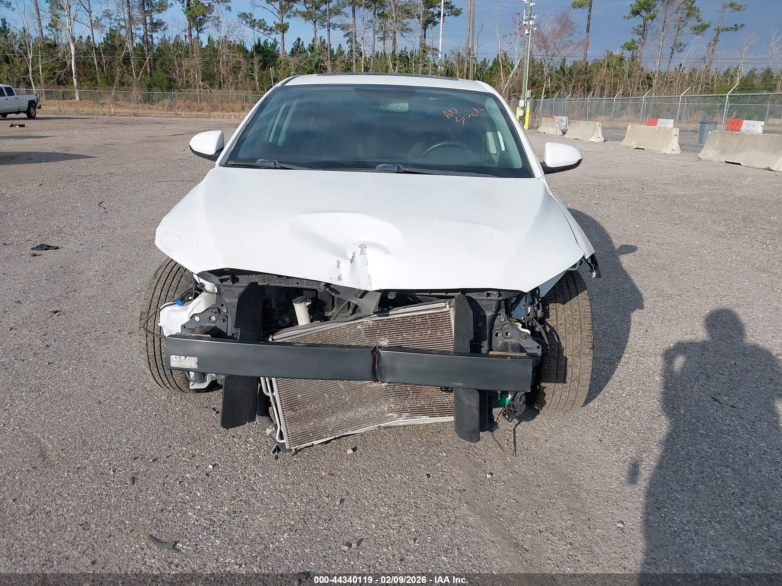 HYUNDAI ELANTRA image 6